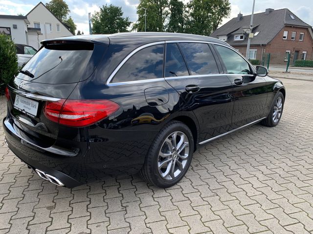 Fahrzeugabbildung Mercedes-Benz C 220 Td BlueTEC+Sport-Grill+LED+Navi+AHK+PTS