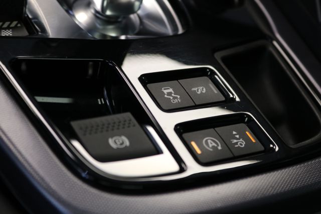 F-Type Coupe P300 Automatik/PANO/KAMER/MERIDIAN – Vorschau 32