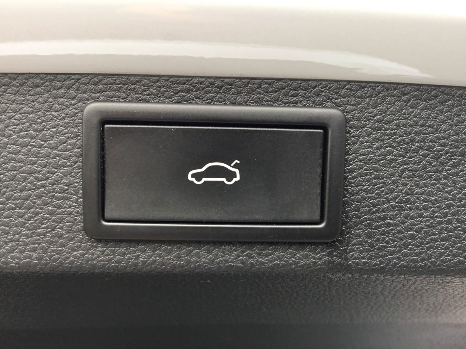 Fahrzeugabbildung SKODA Karoq 2.0l TDI DSG 4x4 SPORTLINE+AHK+18"+Kamera