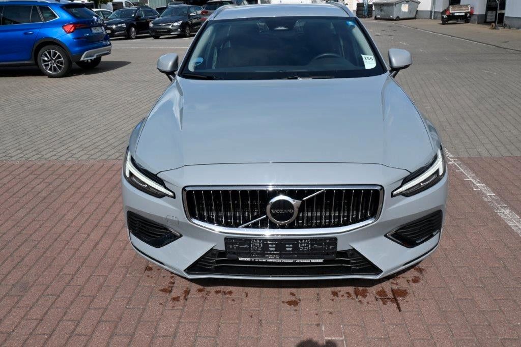Fahrzeugabbildung Volvo V60 T6 PHEV Essential AWD*AHK*PDC*LHZG*