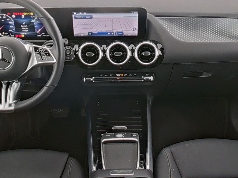 Fahrzeugabbildung Mercedes-Benz B 200 PROGRESSIVE*PANORAMA*CARPLAY*LED*EASY-PACK