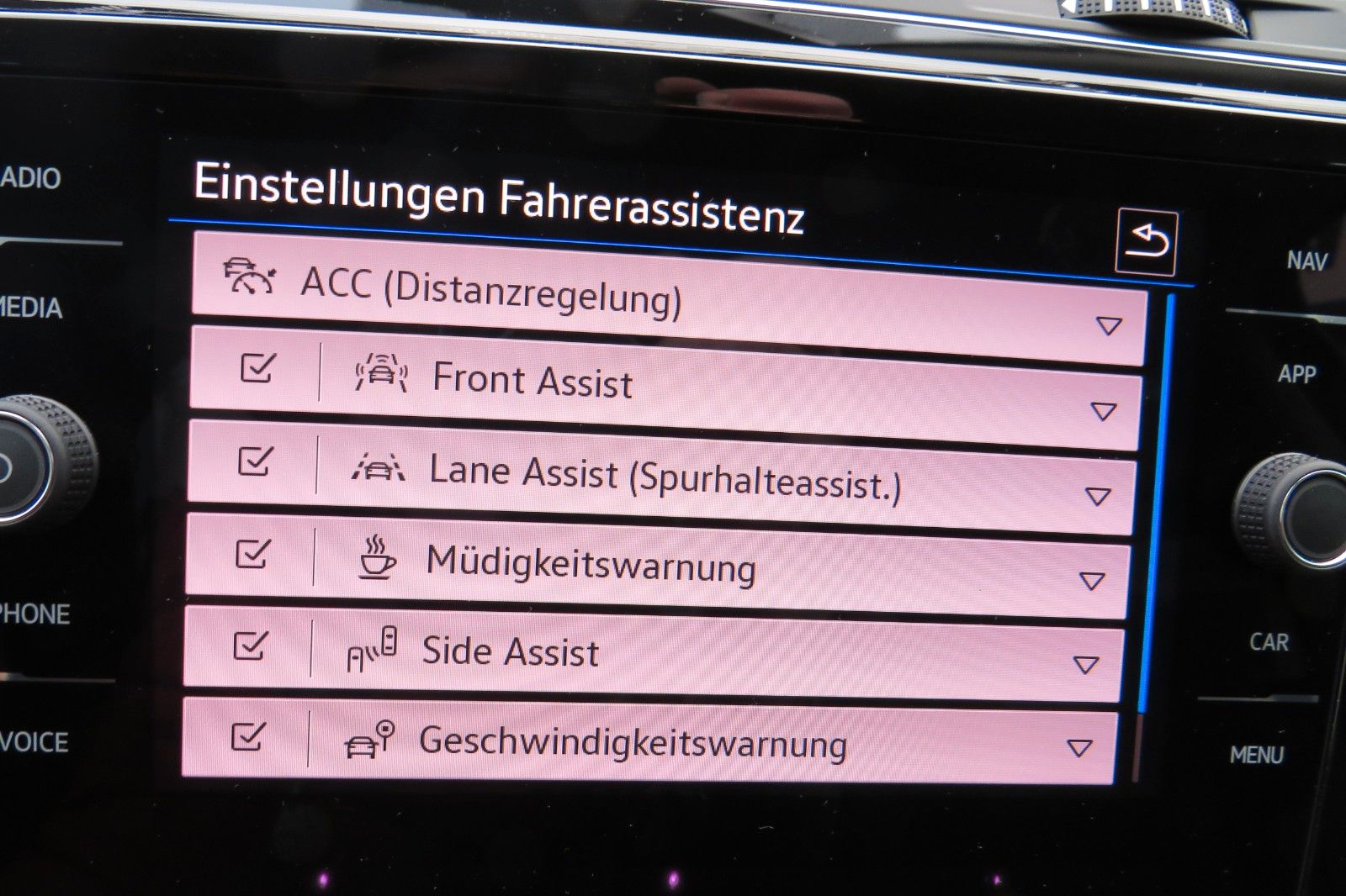 Fahrzeugabbildung Volkswagen Touran Comfort DSG AHK 7-SITZE KAMERA LED 1.H
