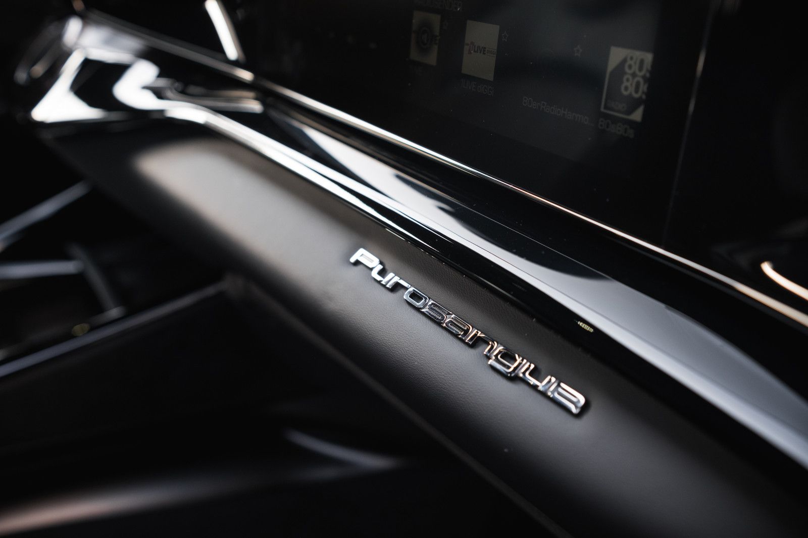 Fahrzeugabbildung Ferrari Purosangue-Pano-Lift-Burm.-360Kam.-Karbonlenkrad