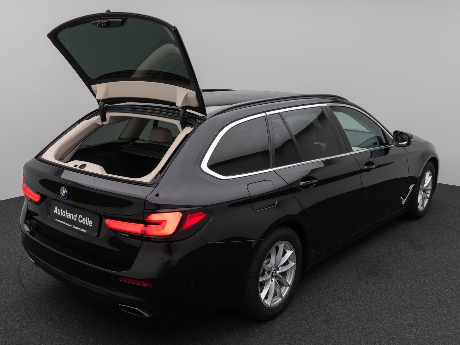 Fahrzeugabbildung BMW 530d  Panorama Kamera Laser HUD DAB HiFi Komfort