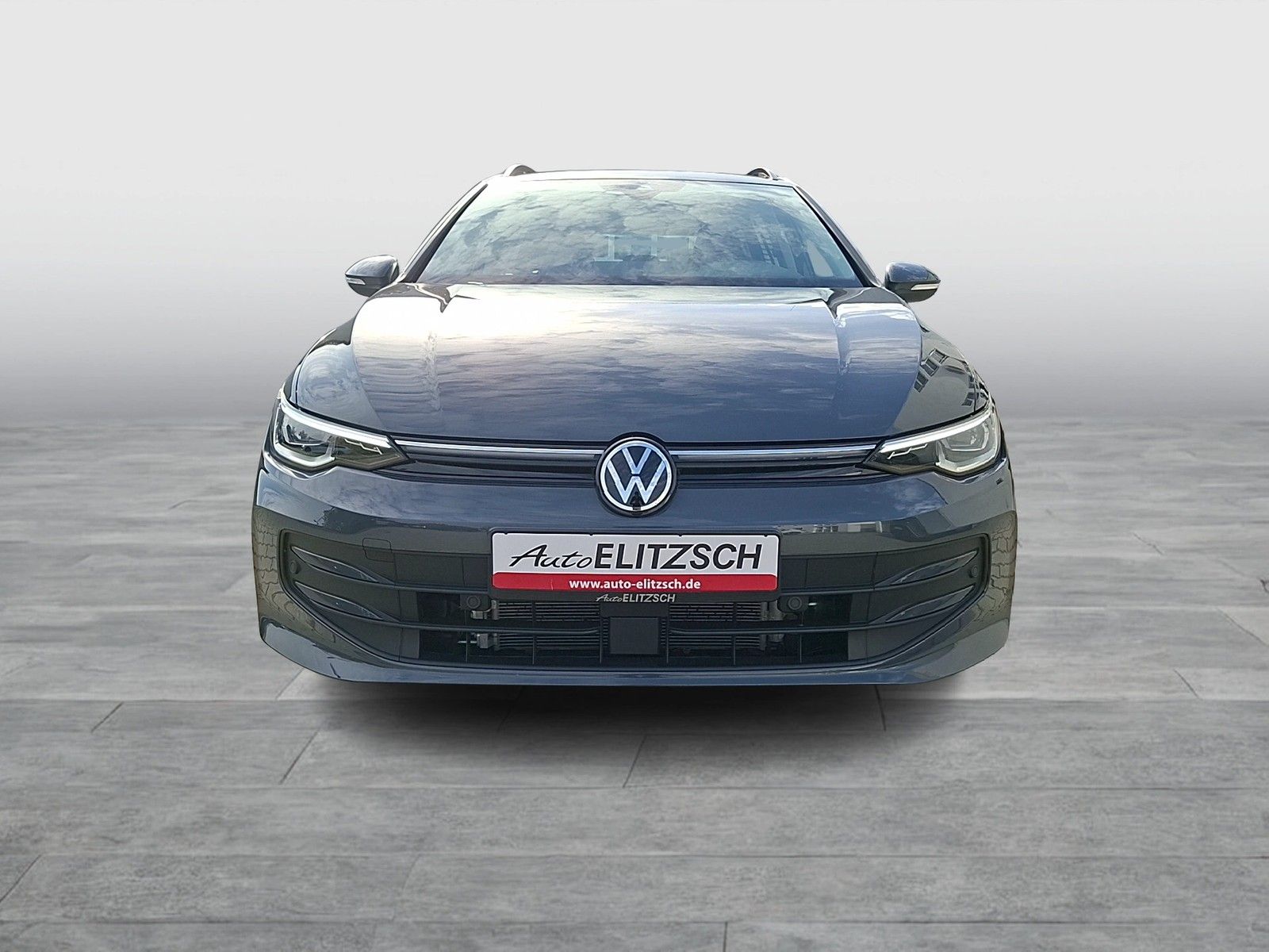Fahrzeugabbildung Volkswagen Golf VIII Variant TSI Life LEDplus Navi AID ACC
