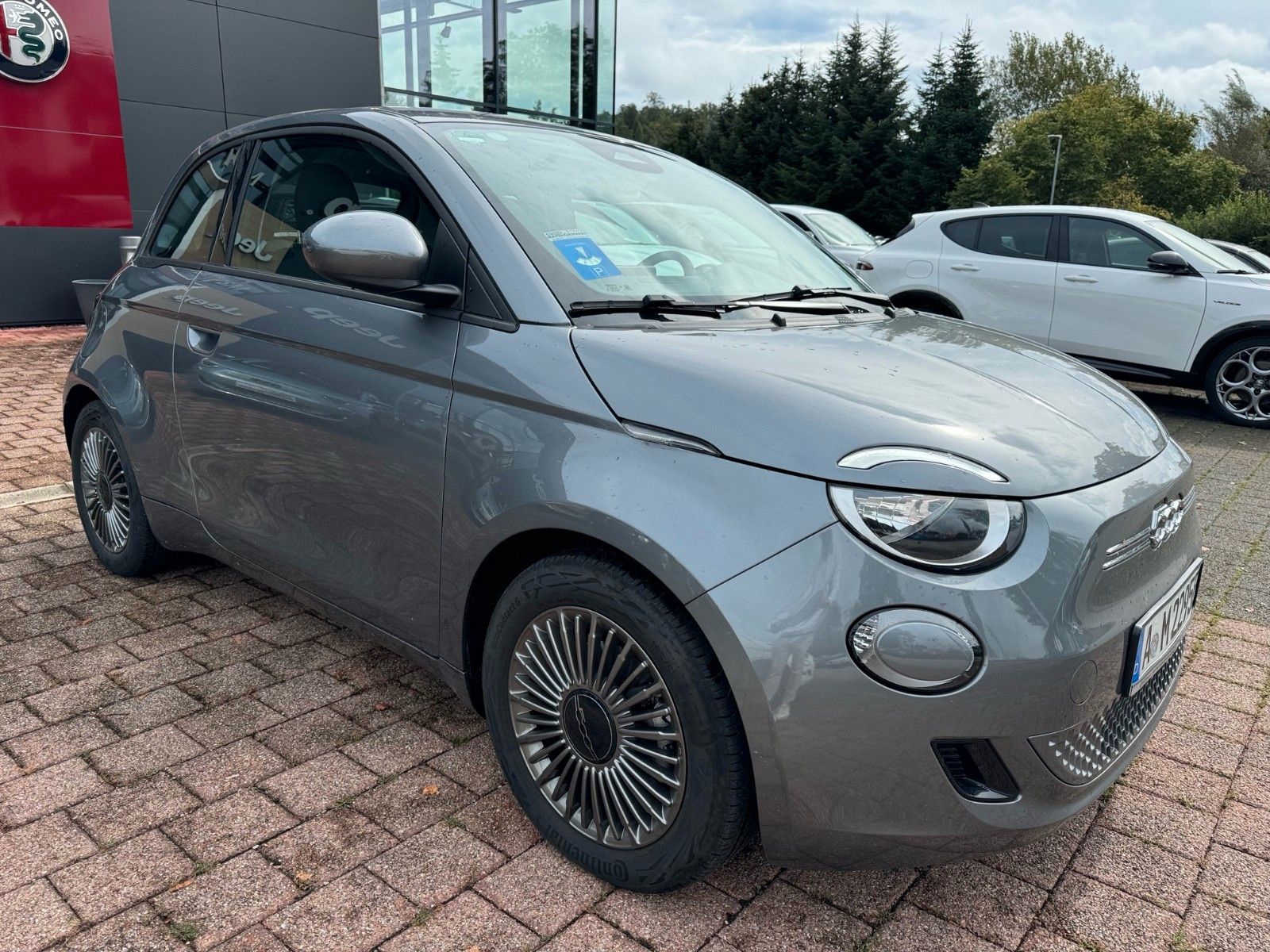 Fahrzeugabbildung Fiat Neuer 500 - ICON 42 kWh Kamera Sitzheizung