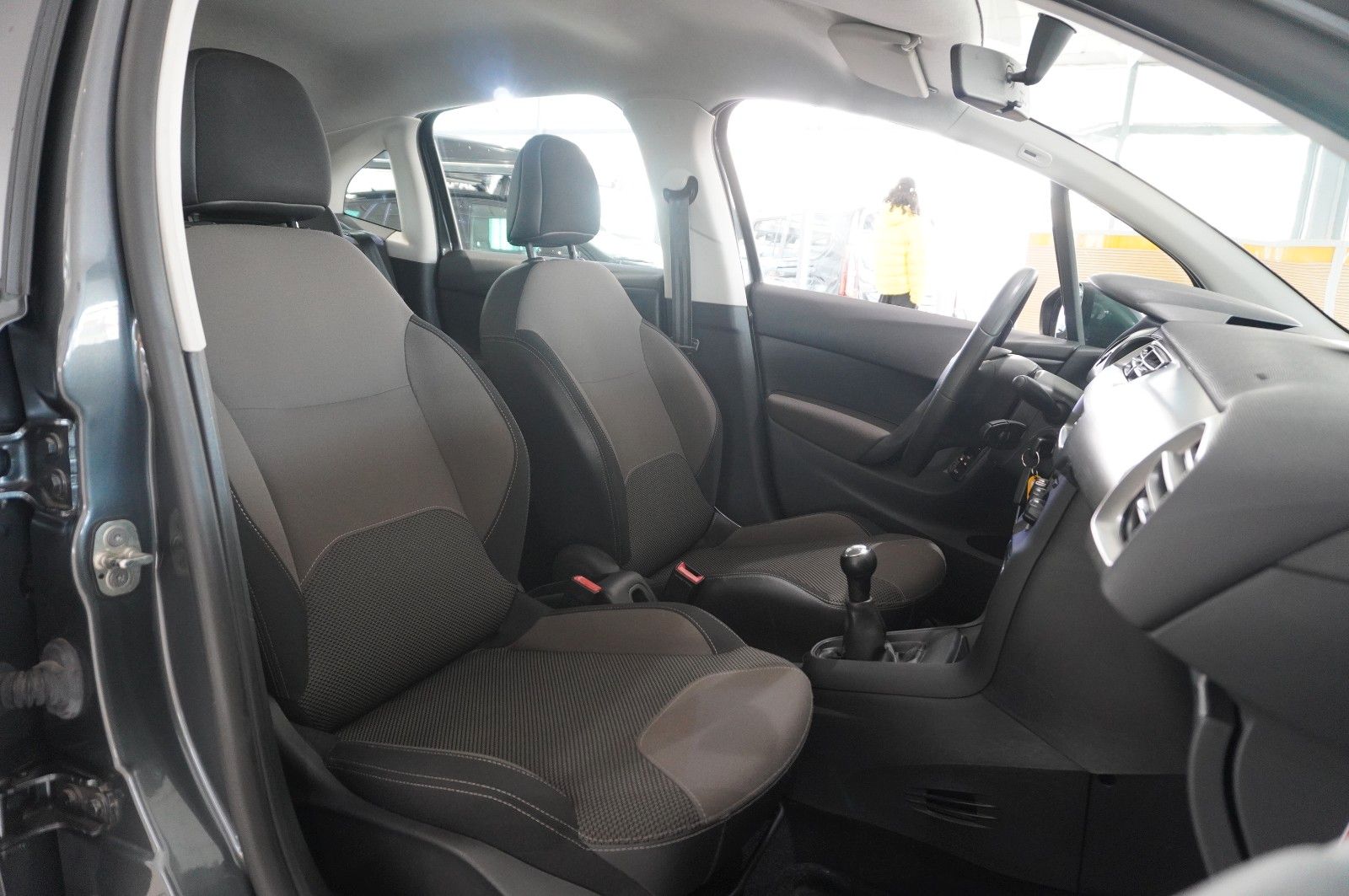 Fahrzeugabbildung Citroën C3 PureTech 1.2 SELECTION KLIMA/PDC/TEMP./USB
