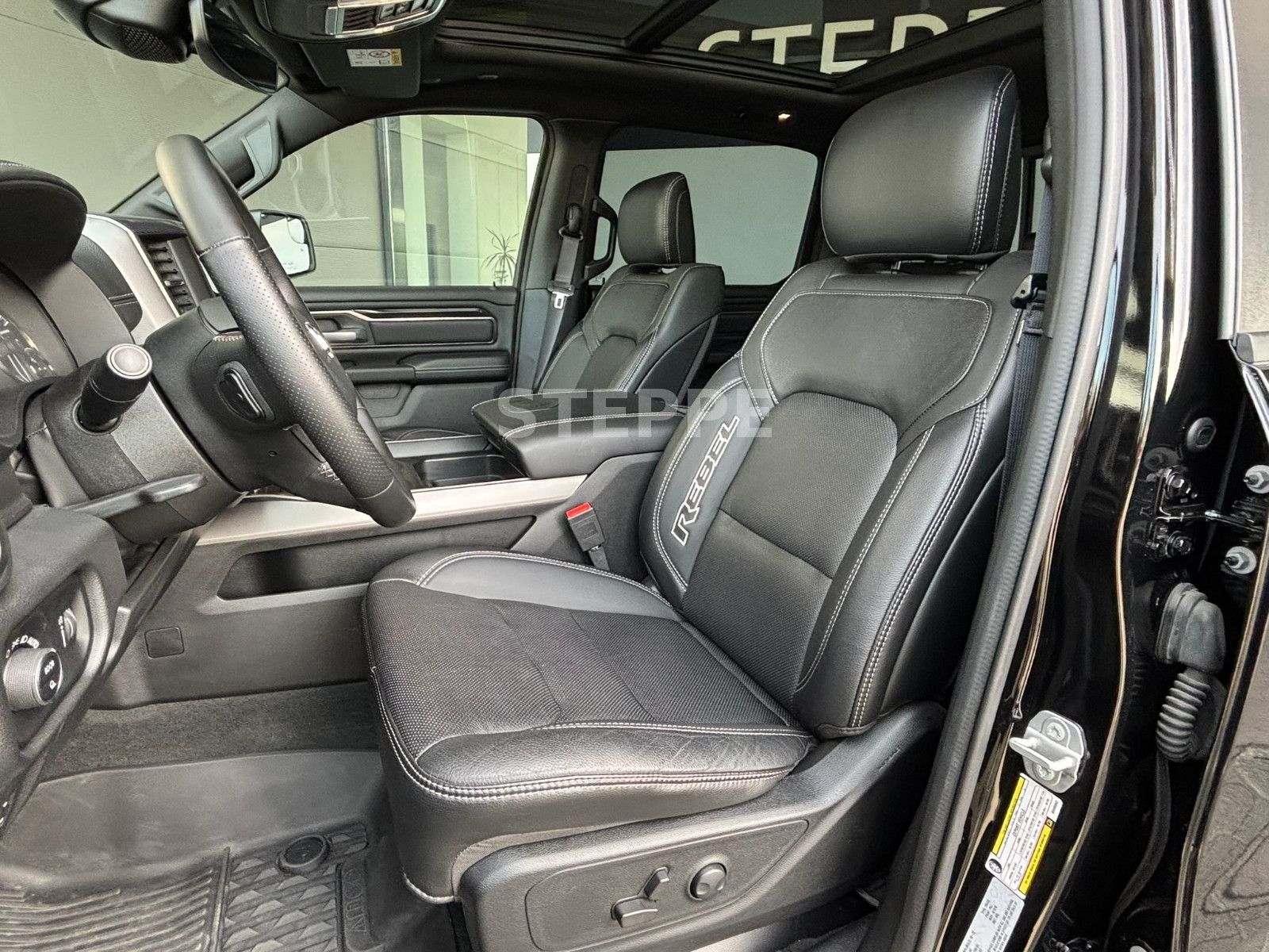 Dodge RAM 1500 REBEL 5,7V8 NIGHT ACC, Luftfed,AHK,360°
