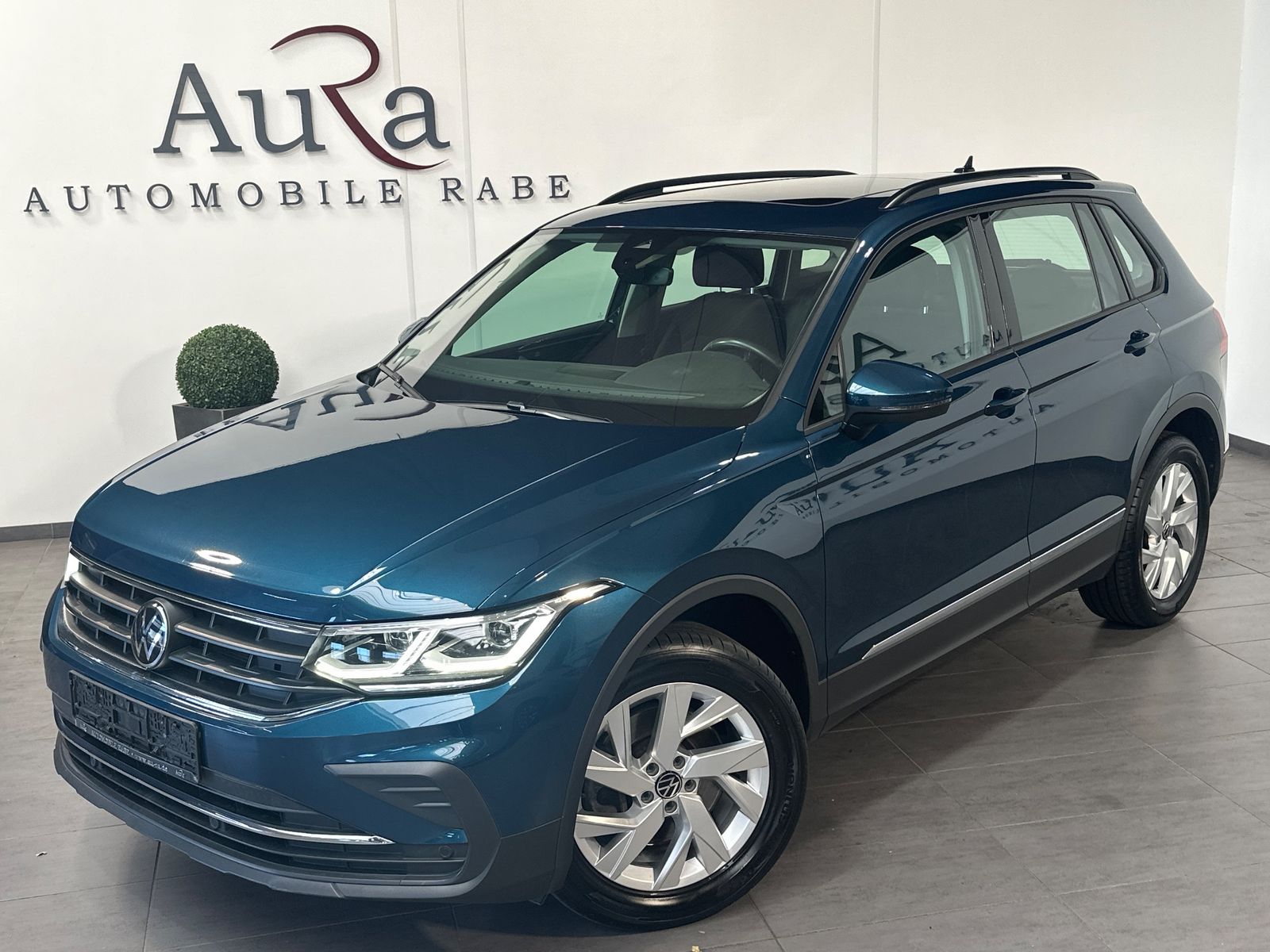 Fahrzeugabbildung Volkswagen Tiguan 2.0 TDI DSG 4Motion Life NAV+IQ-LIGHT