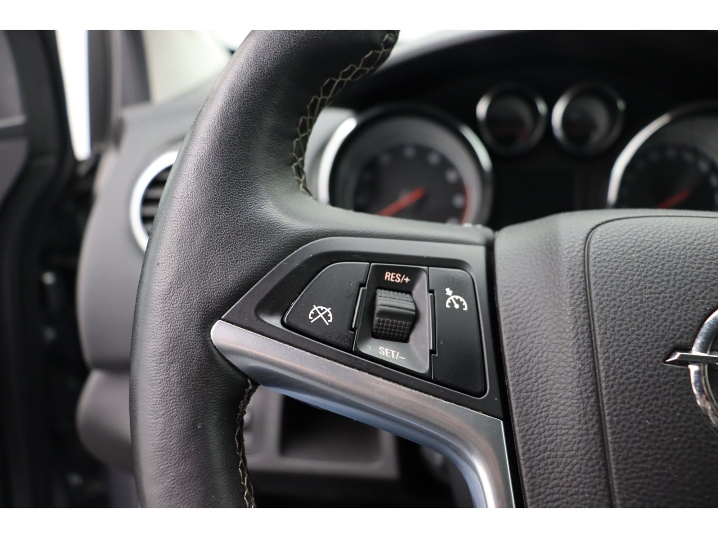 Fahrzeugabbildung Opel Meriva B 1.4 Innovation Kamera AHK 2-Zonen-Klima