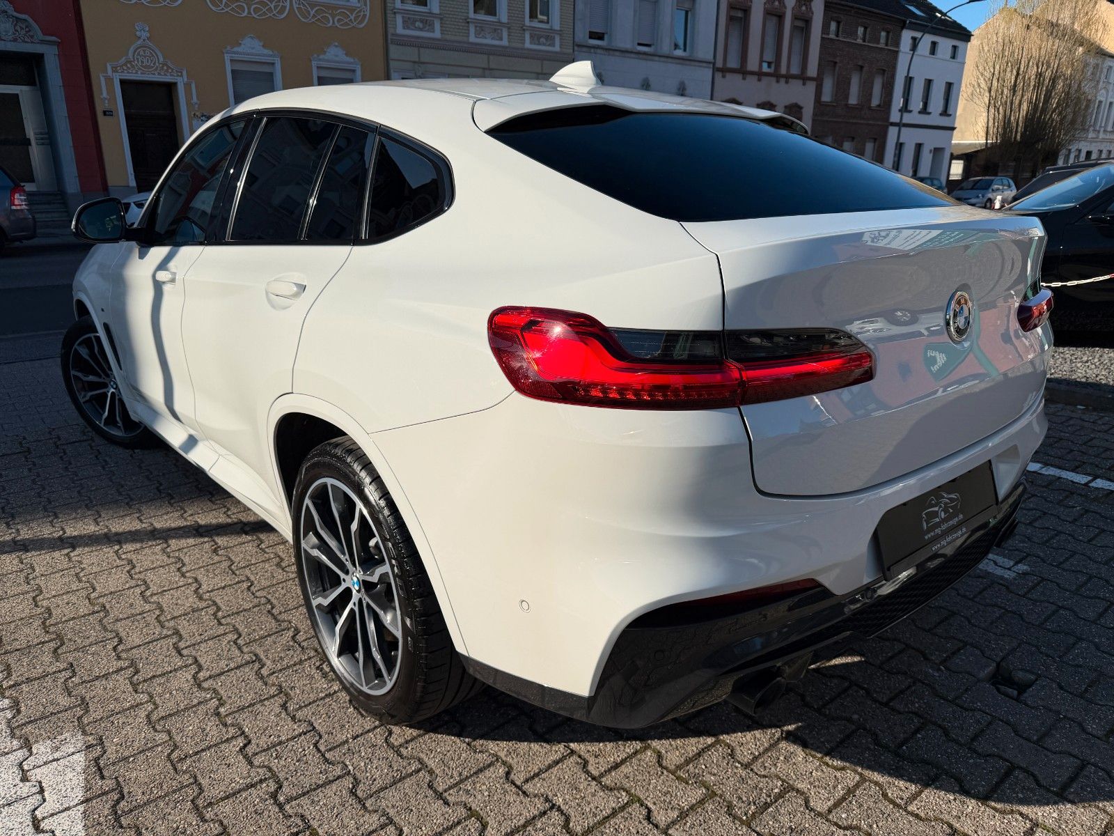 Fahrzeugabbildung BMW X4 xDrive 30 d M SPORT AHK NAVI LEDER 20 ZL. HUD