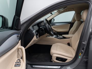 Fahrzeugabbildung BMW 530e xD Kamera Laser HUD DAB HiFi AHK ACC Komfor