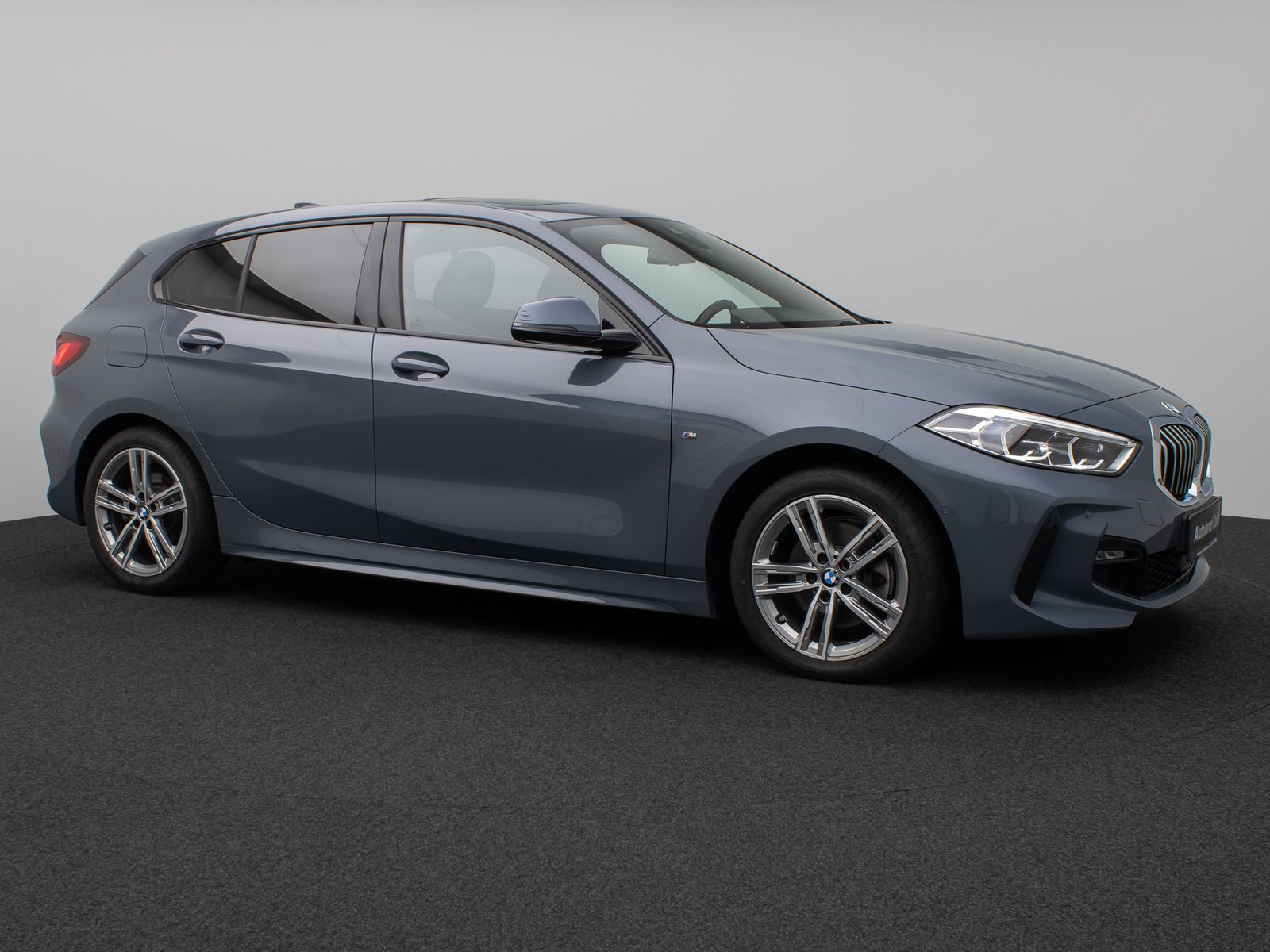 Fahrzeugabbildung BMW 118i M Sport Panorama Kamera HUD DAB H/K Komfort
