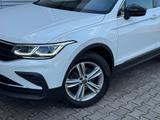 Volkswagen Tiguan 1.5 TSI DSG "MOVE" *AHK*NAVI*IQ.DRIVE* - Volkswagen Tiguan mit Benzin-Antrieb: Leichtmetallfelgen