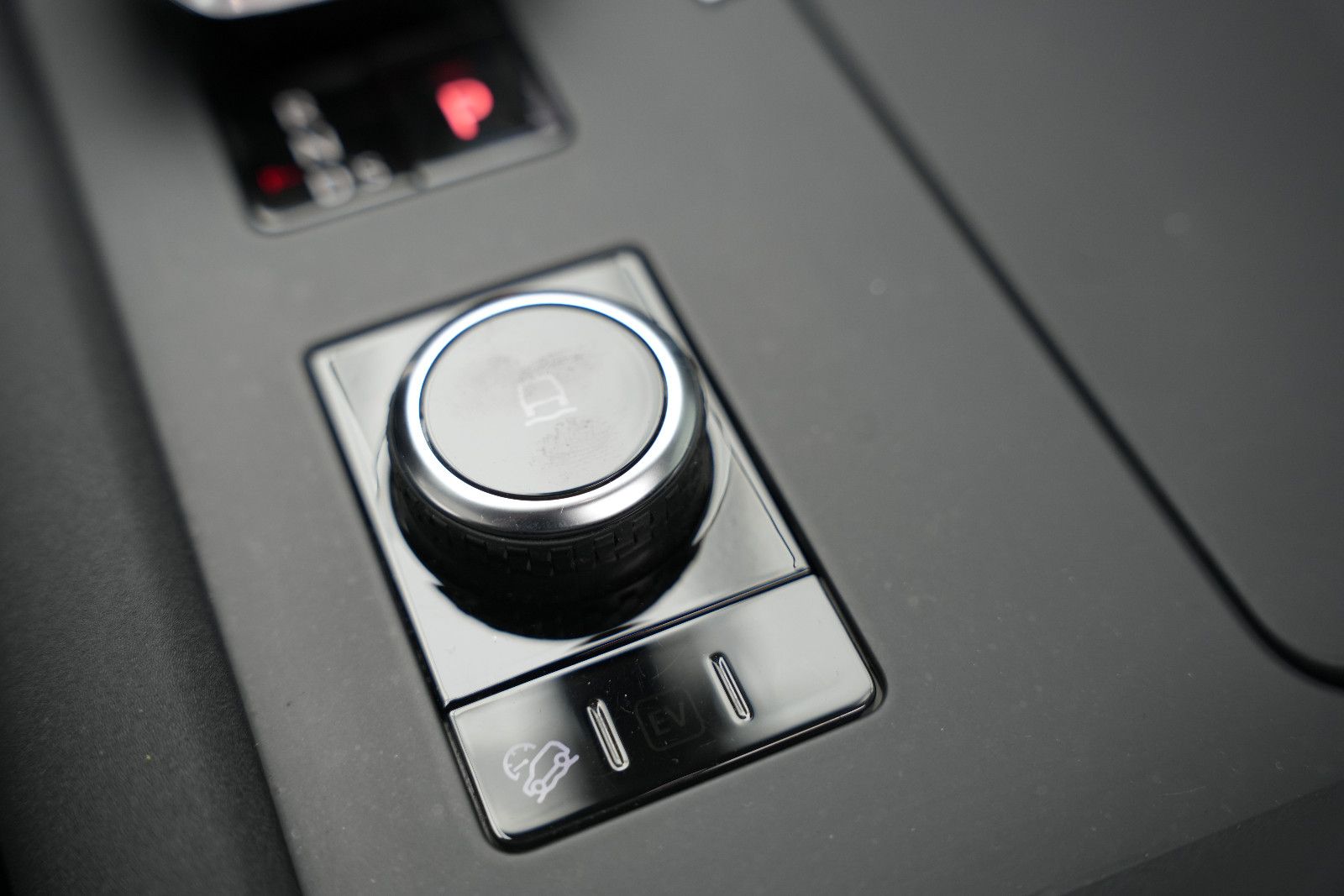 Fahrzeugabbildung Land Rover Discovery R-Dynamic AWD/7-SITZER/360'°Cam/AHK
