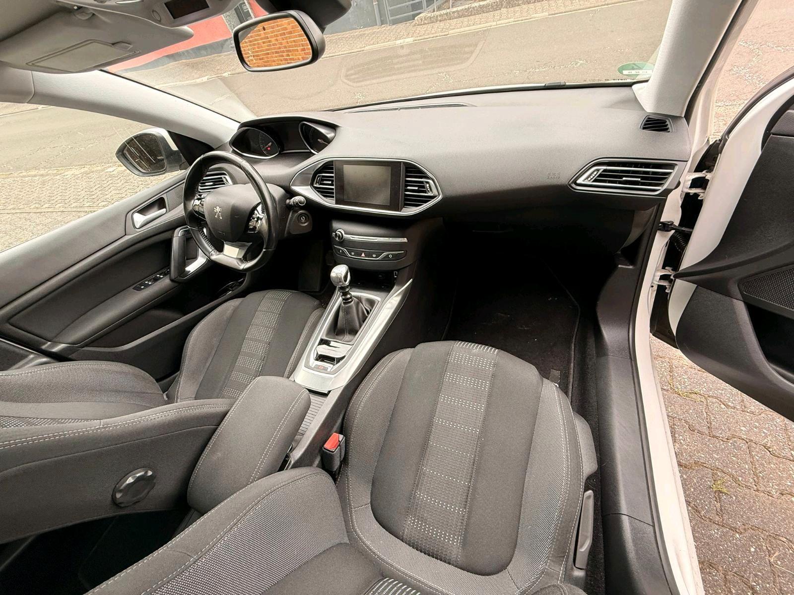 Peugeot 308 2015 — photo 13