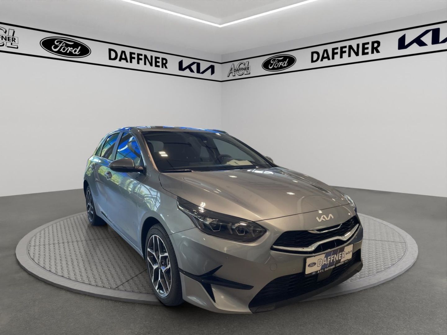 Fahrzeugabbildung Kia Ceed Ultimate SpurhalteASS Tempomat totWinkelASS