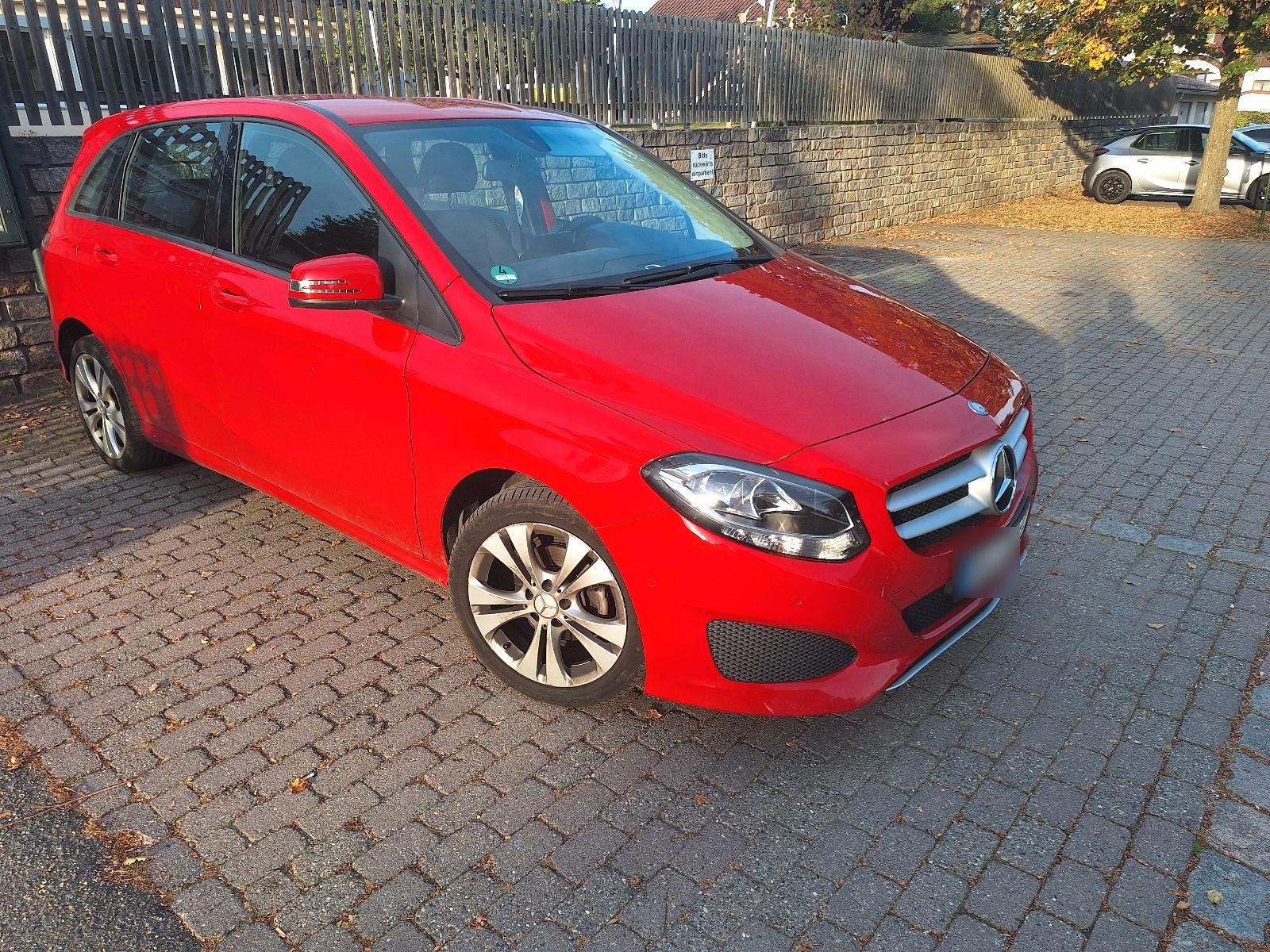 Mercedes-Benz B 180