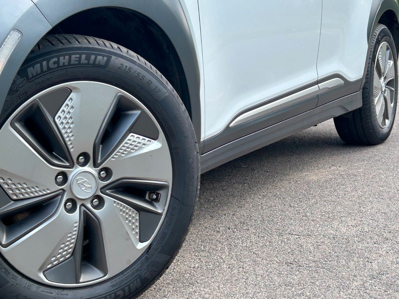 Fahrzeugabbildung Hyundai KONA EV Style 150 kW *RW449KM*SHZ*LED*RFKamera*