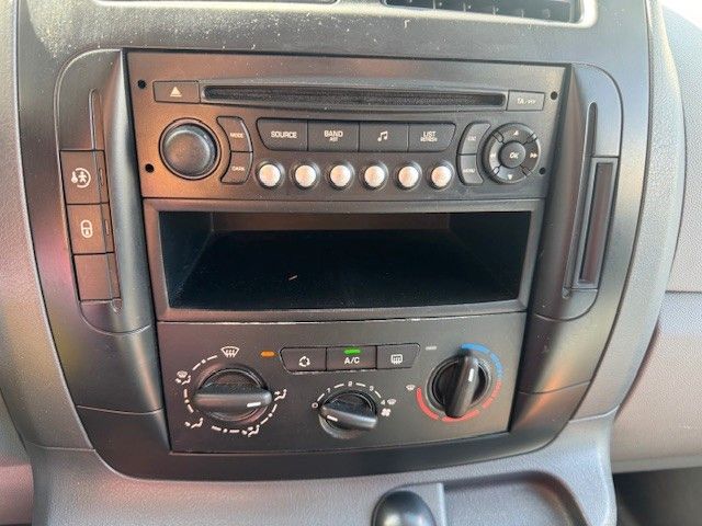 Fahrzeugabbildung Peugeot Expert Kasten L2H1 Kasten BEHINDERTEN UMBAU