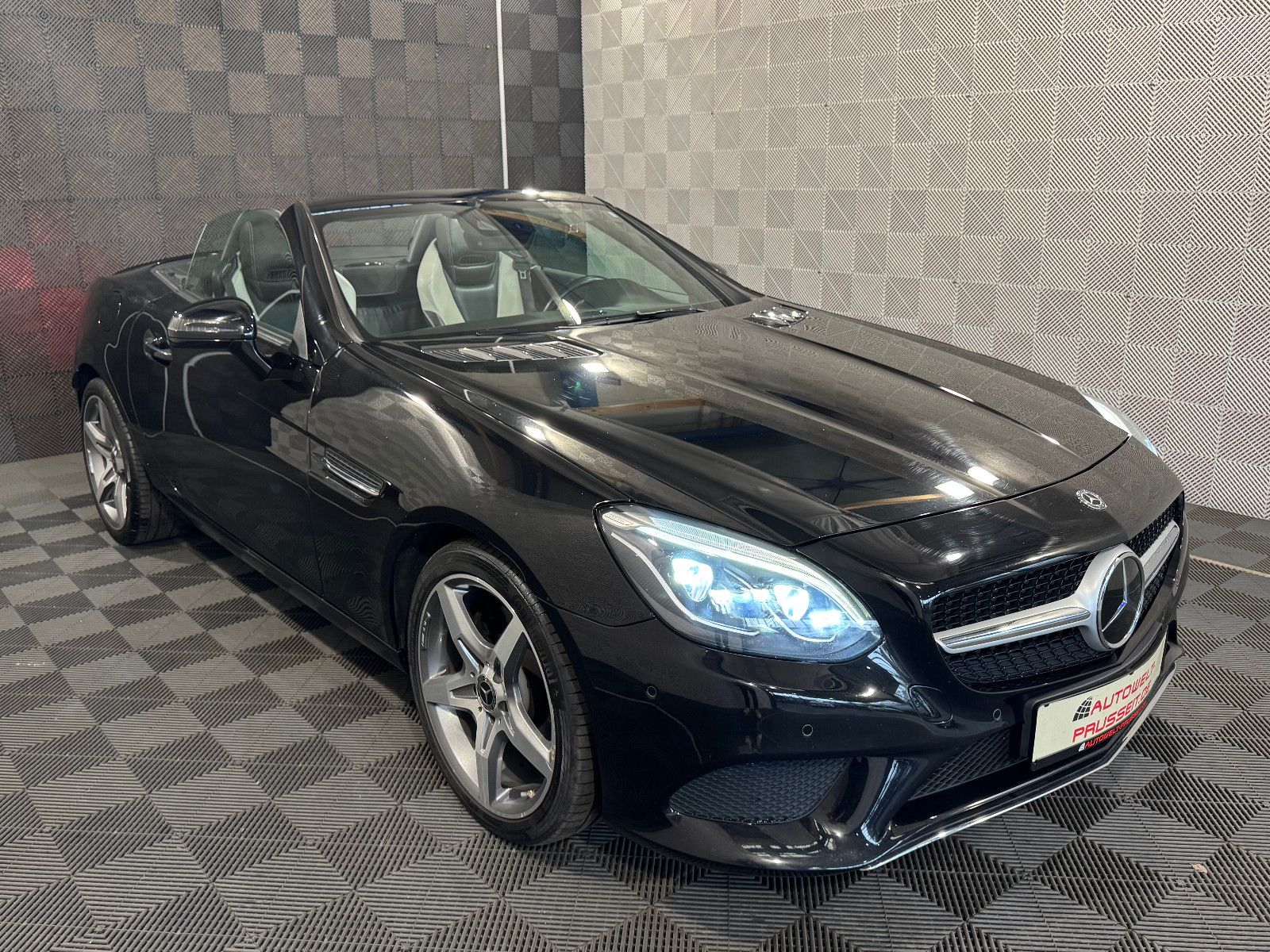 Gebrauchtwagen Mercedes-Benz SLC 300 SLC 300 R.*AIRSCARF*LED-ACC-H&K-R.KAM-MEMO-NAPPA in Horb am Neckar