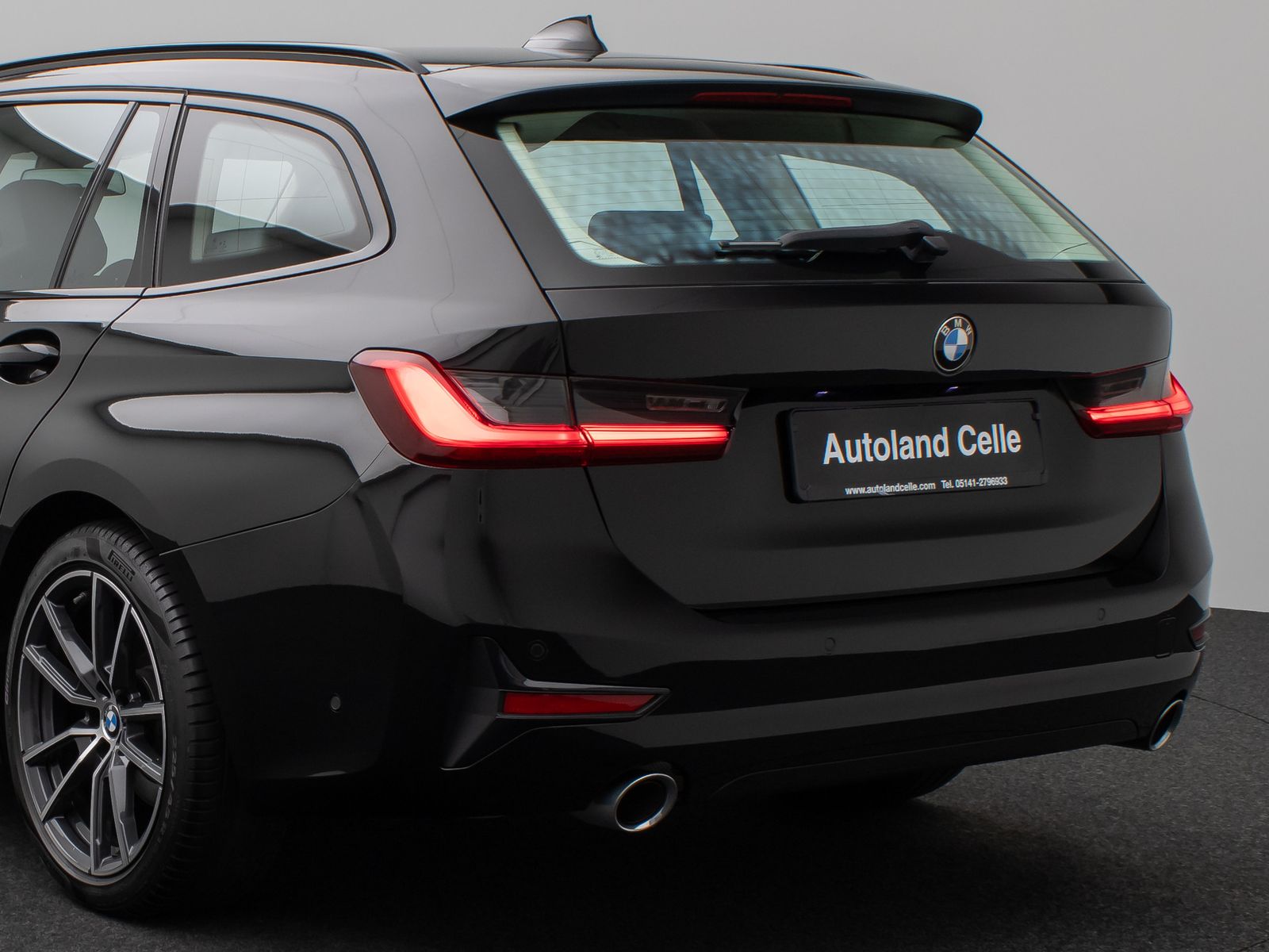Fahrzeugabbildung BMW 320d  Sport Line Panorama HUD DAB Lordos LED PDC