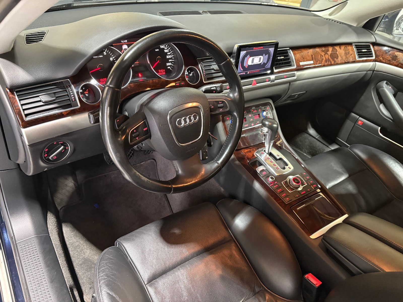 Fahrzeugabbildung Audi A8 3.2 FSI quattro/XENON/NAVI/PDC/LEDER/AUTOMATI
