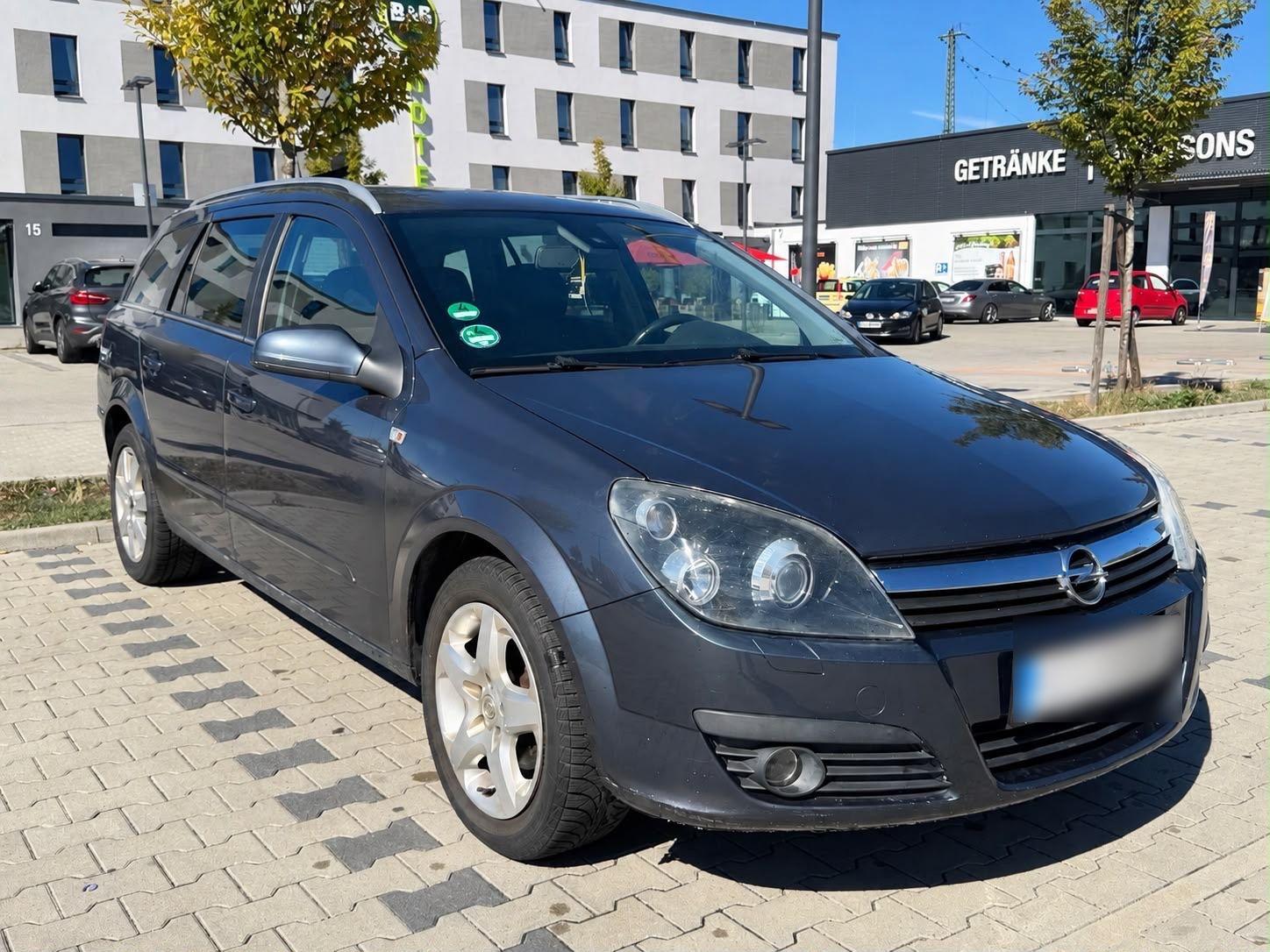 Opel Astra 2006 — rear view