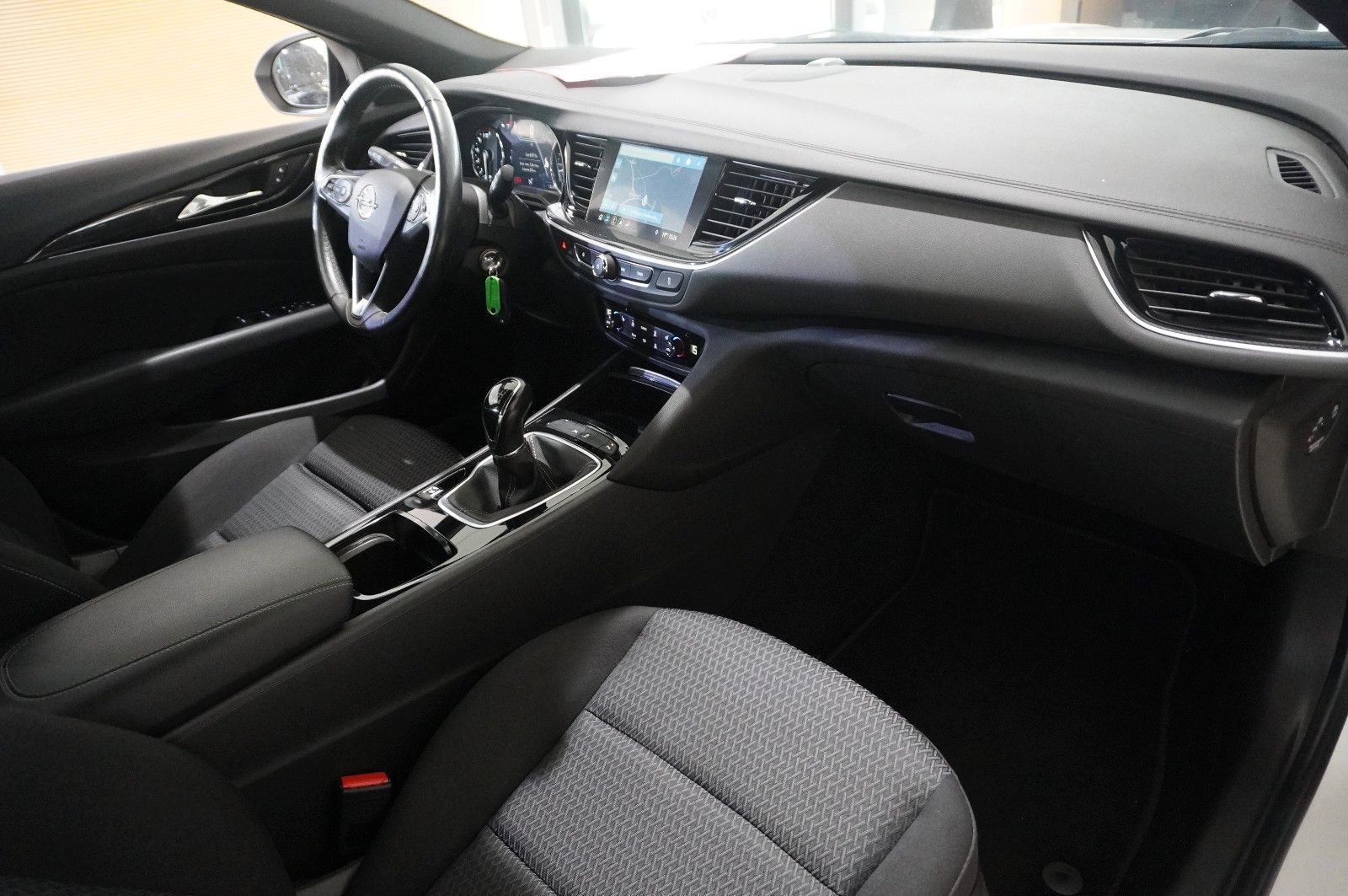 Fahrzeugabbildung Opel Insignia B ST 2.0D BUSINESS NAVI/LED/KAMERA/DAB+