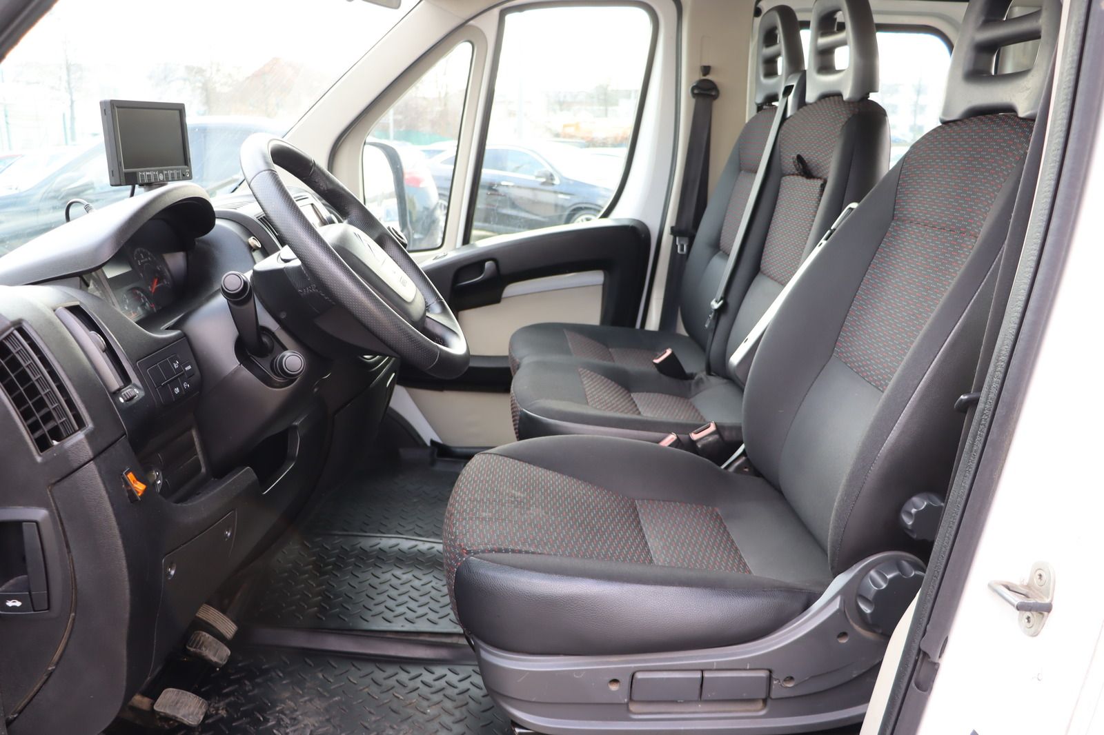 Fahrzeugabbildung Citroën Jumper 2.2d DOKA Kipper 7 Sitzer 1. Hand