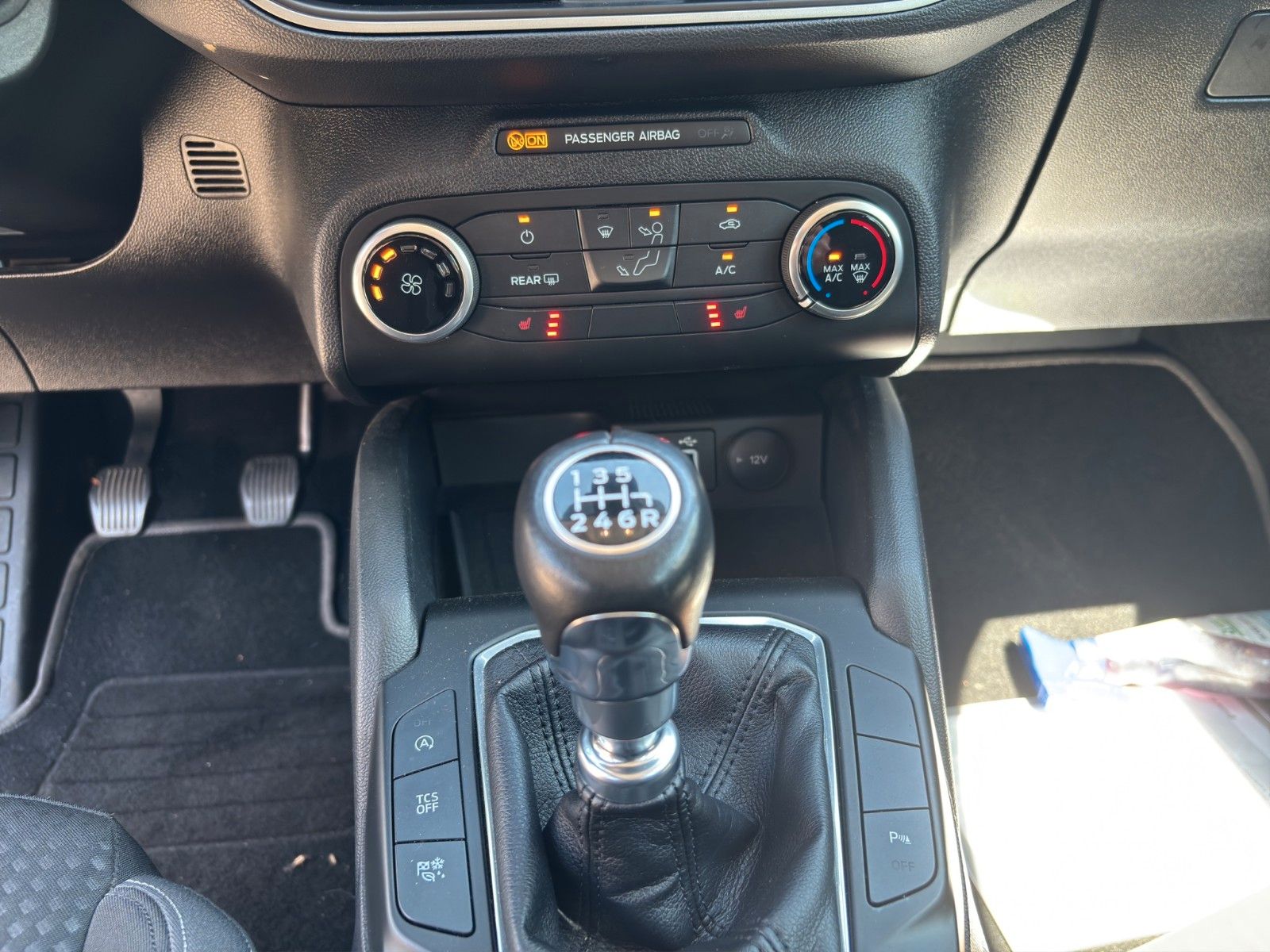 Fahrzeugabbildung Ford Focus C&C | Turnier 1.0  | Kamera | LED