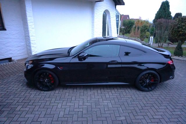 MERCEDES-BENZ C 63s AMG Mercedes-AMG schwarz Coupe