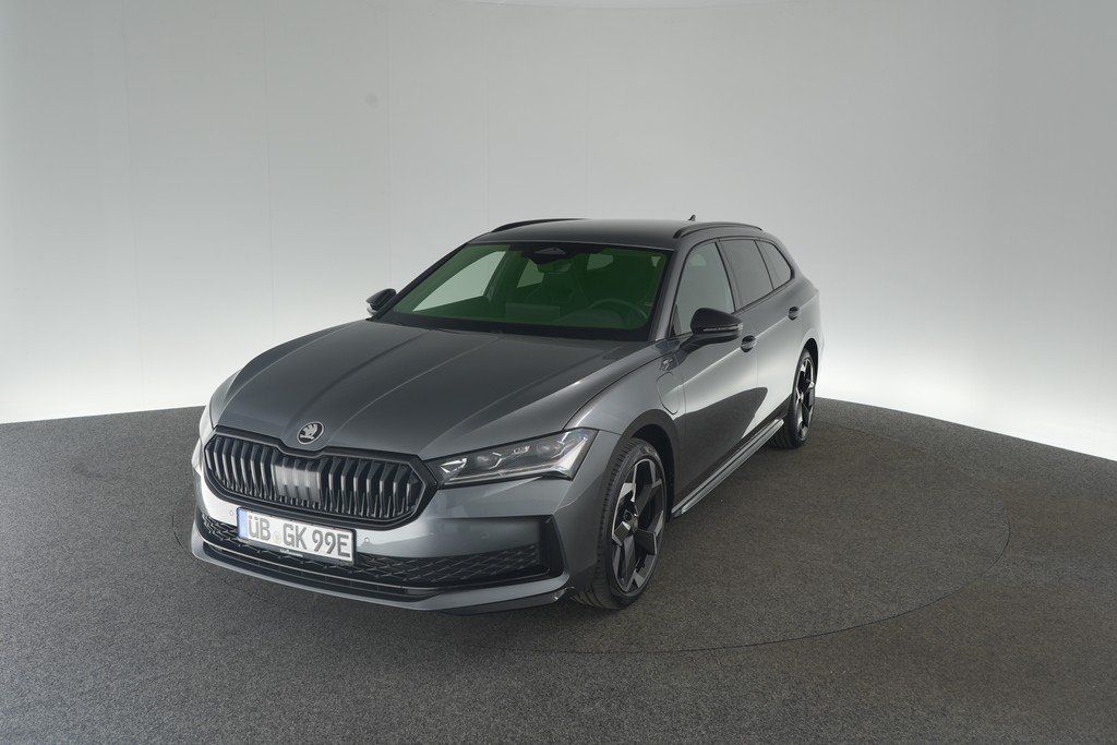 Skoda Superb Combi iV 1.5 TSI DSG Sportline AHK Navi