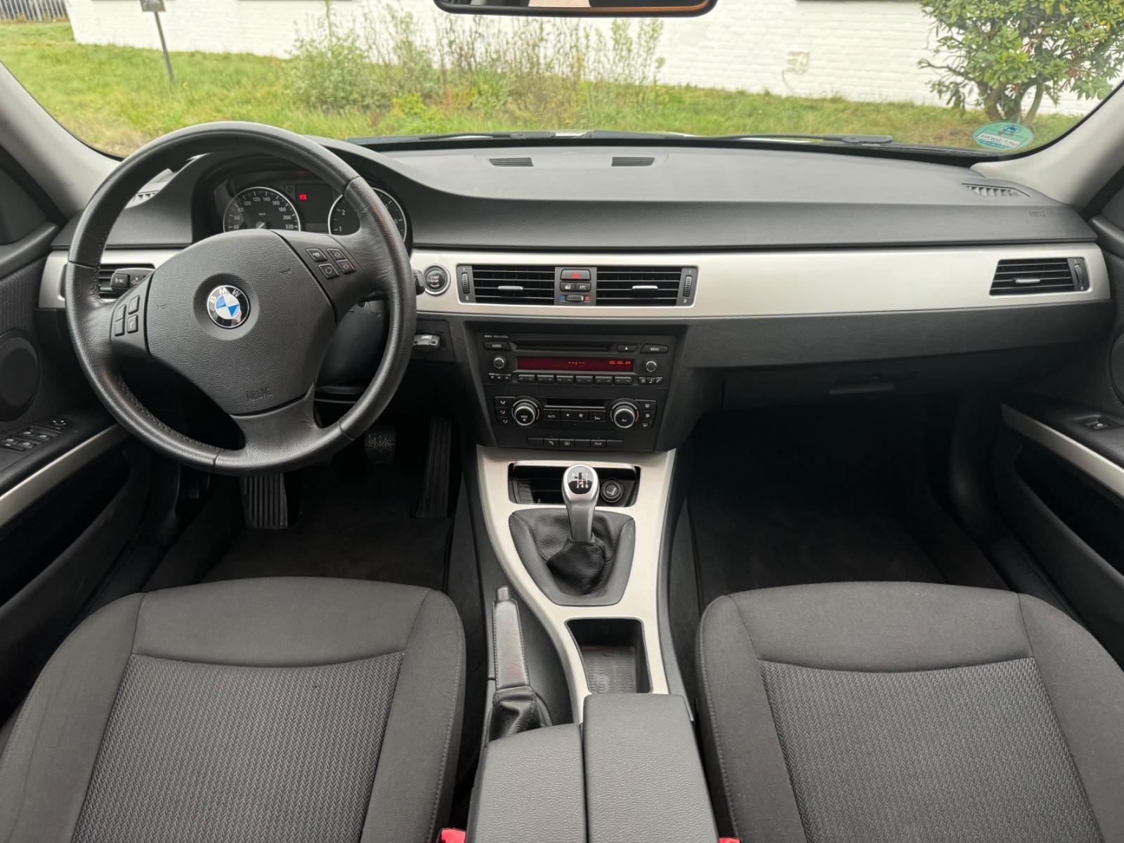 BMW 320 BMW Klima LED PDC Sportfahrwerk Euro 5
