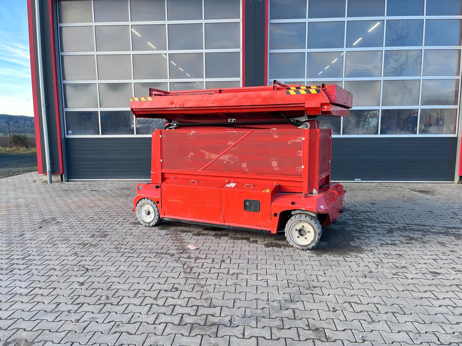 Fahrzeugabbildung Haulotte PB S151-16 E / 15,3 Meter / Akku / UVV