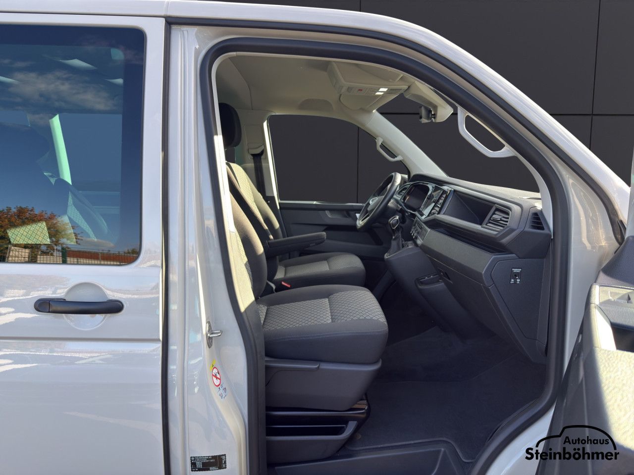Volkswagen T6.1 Multivan 2.0 TDI DSG Navi ACC Kamera AHK foto 13