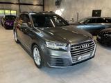 Audi Q7 3.0 TDI qu. 3x S line AHK Matrix Pano Standh. - graue Audi Q7