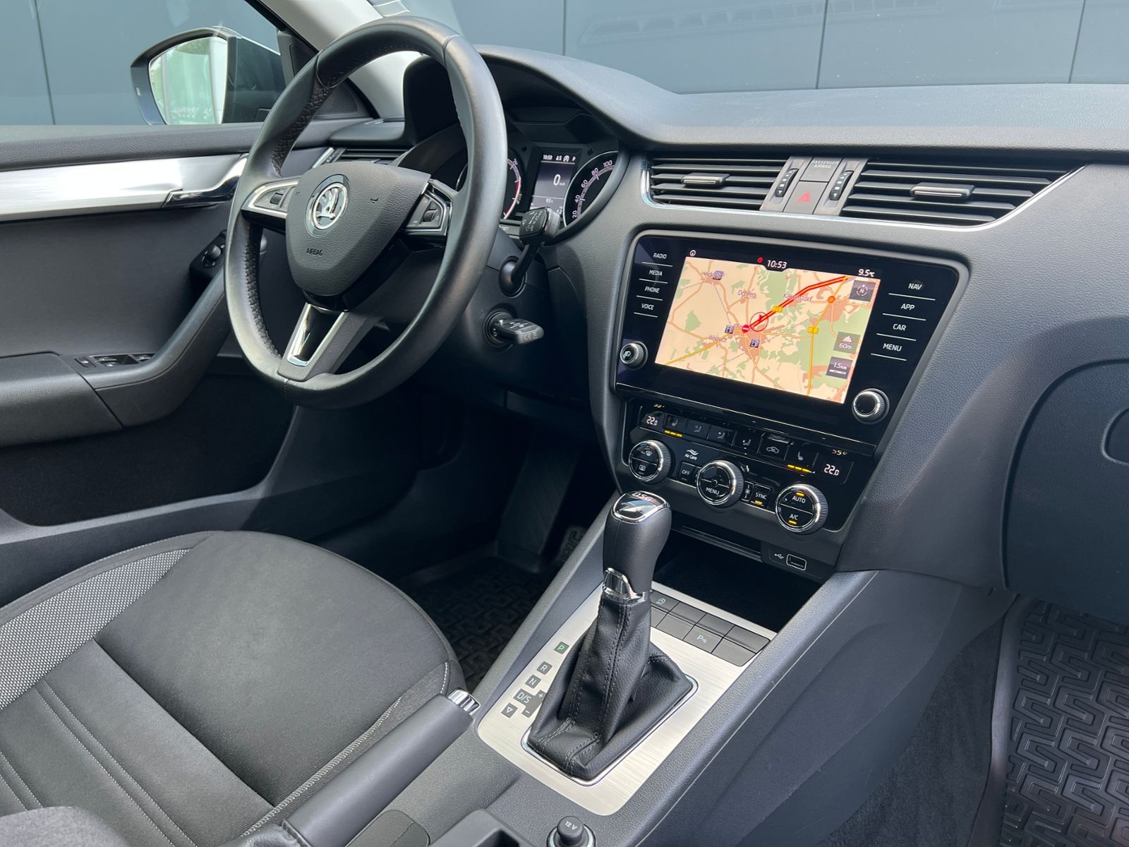 Fahrzeugabbildung SKODA Octavia III Combi Ambition 1.5 TSI DSG *Navi, Cl