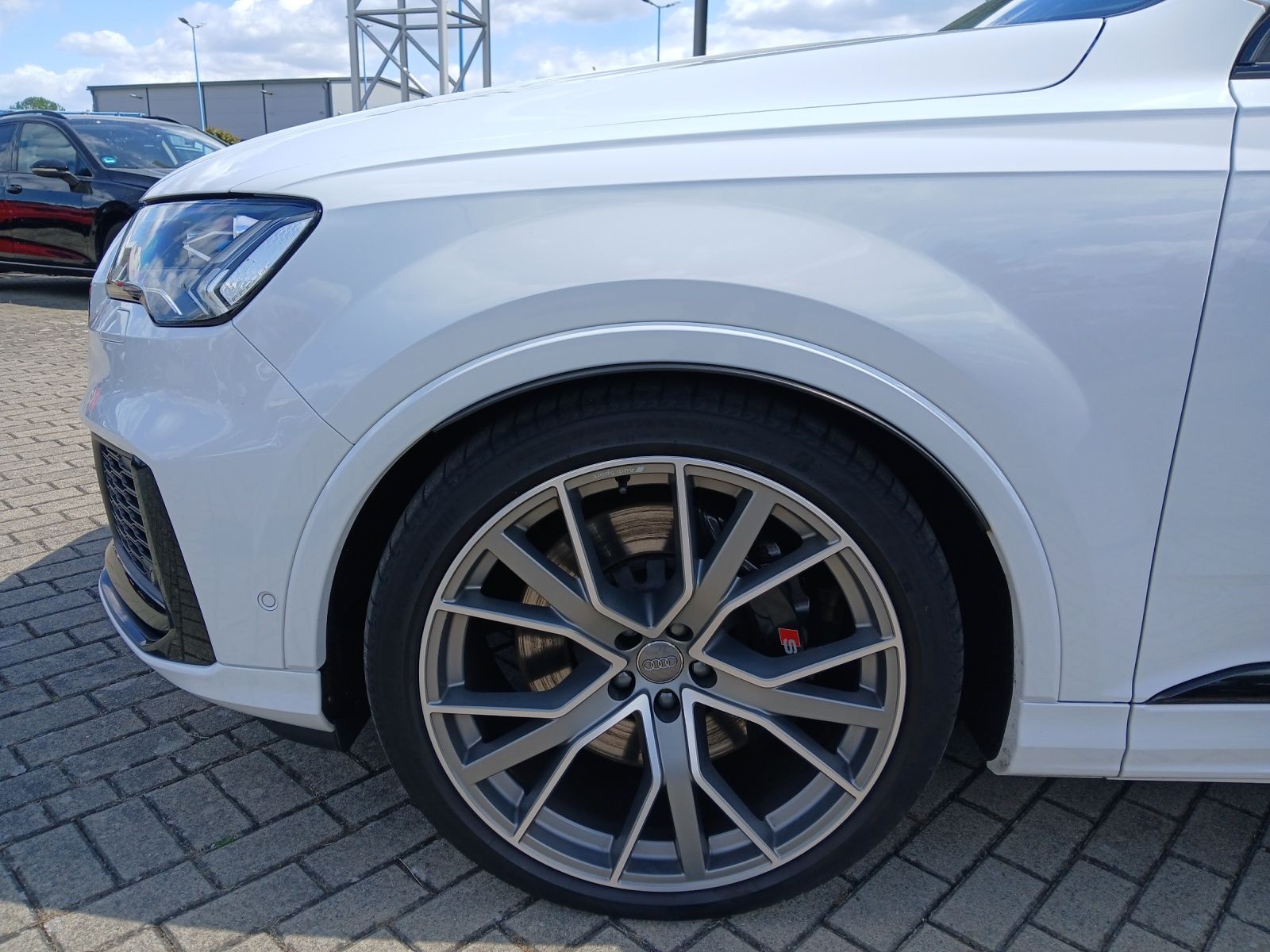 Fahrzeugabbildung Audi SQ7 V8 TDI quattro MATRIX LUFT PANO STH HUD ACC