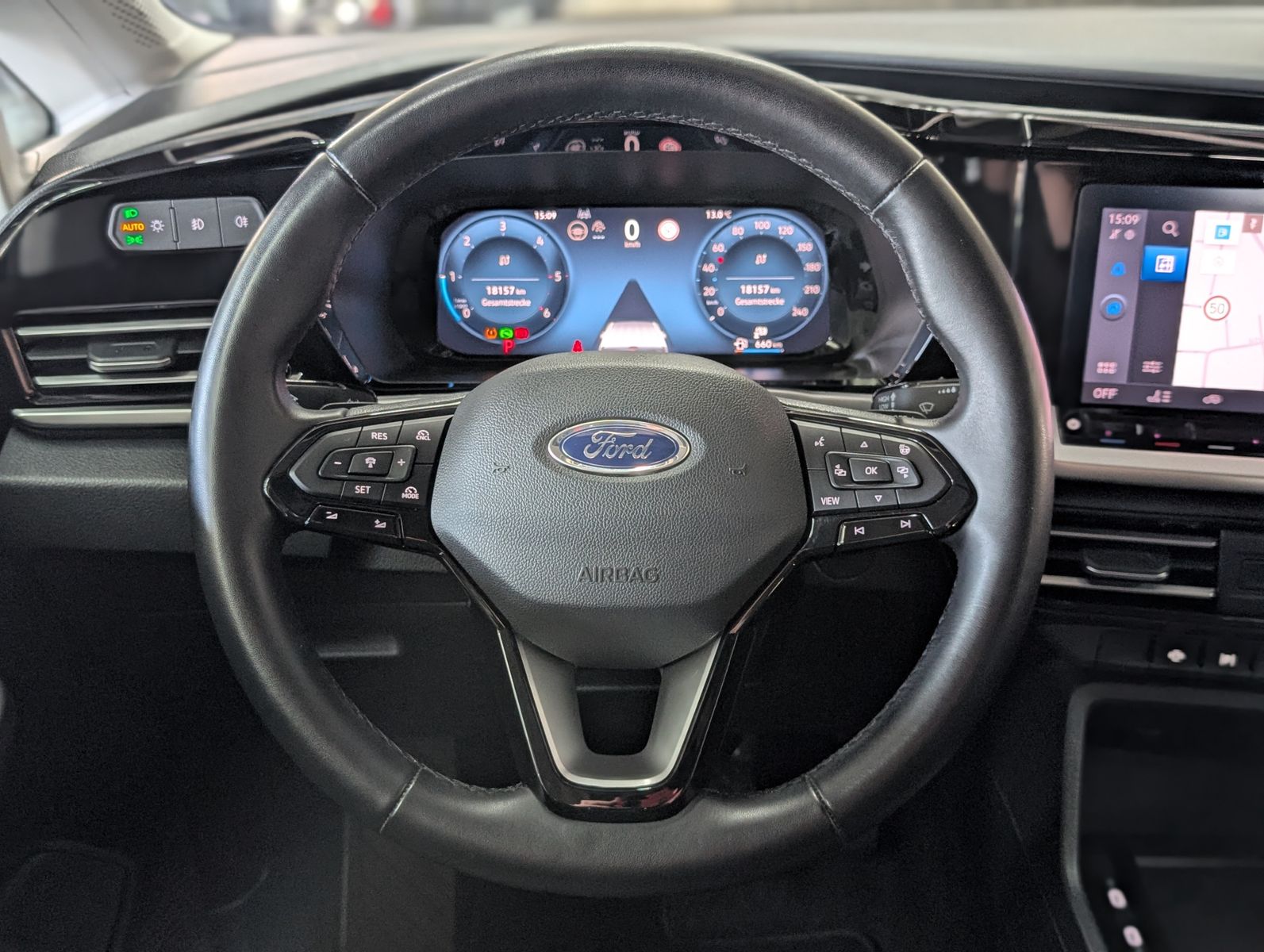 Fahrzeugabbildung Ford Tourneo Connect L2 Active 7-SI Bi-LED PANO AHK K