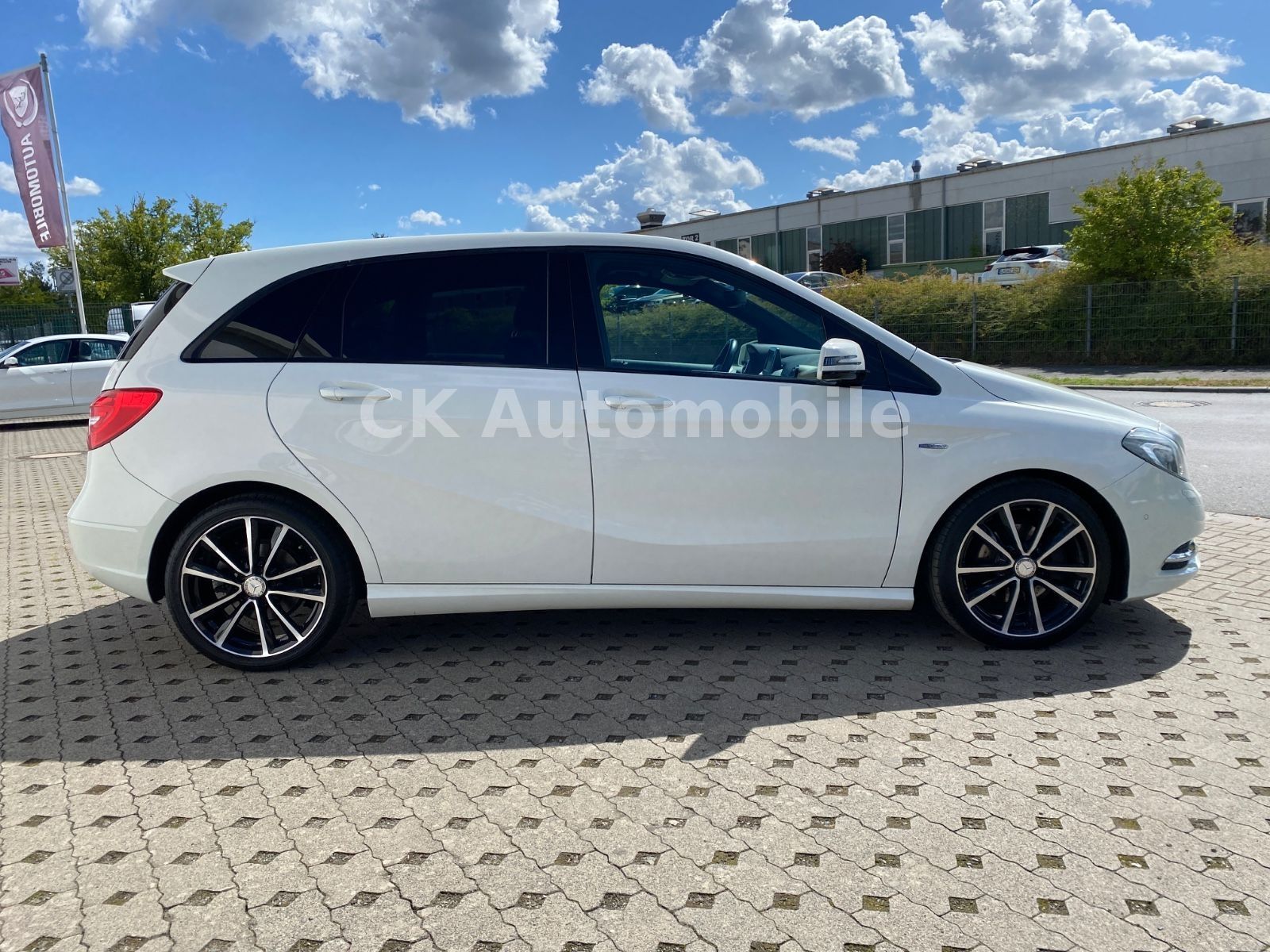 Fahrzeugabbildung Mercedes-Benz B200 Automatik Night-Paket/Leder/Bi-Xenon/Kamera