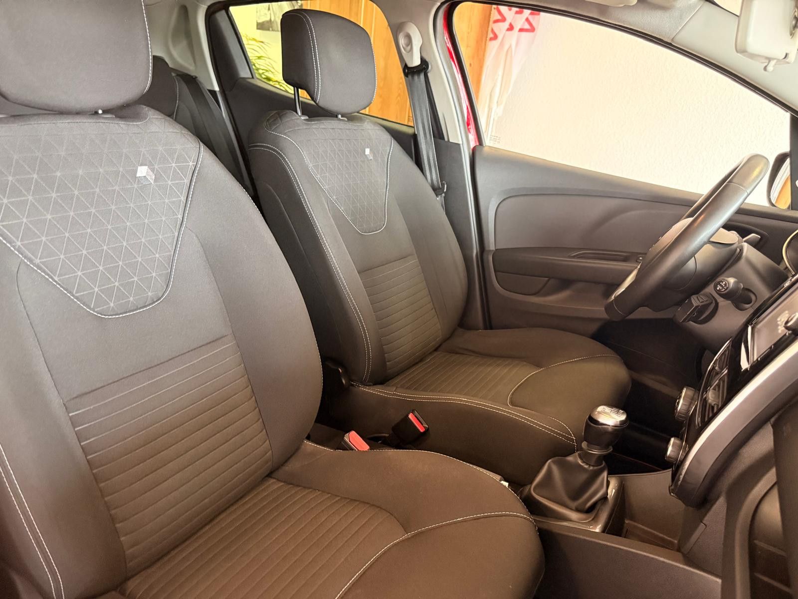 Fahrzeugabbildung Renault Clio IV Limited / KLIMA/ KEYLESS/TÜV SERVICE NEU