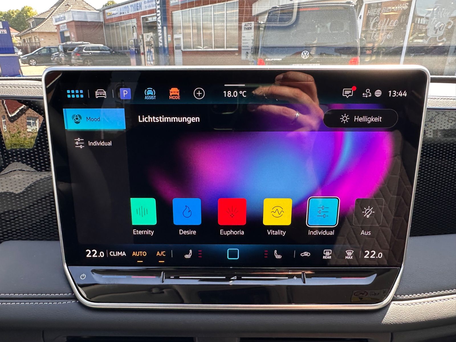 Fahrzeugabbildung Volkswagen Tiguan 1.5 eTSI Life DSG AHK/ACC/APP/LED+/360°