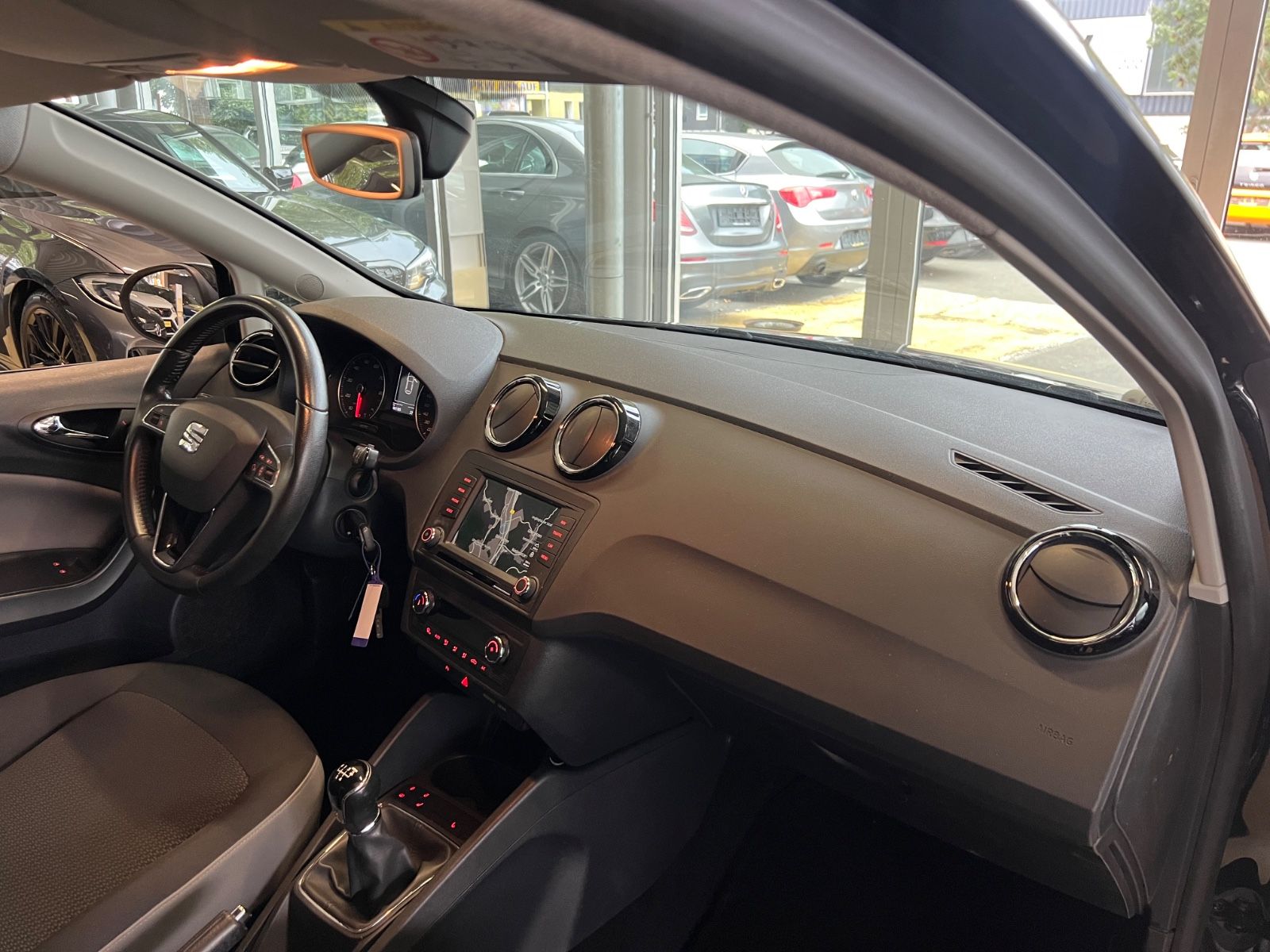 Fahrzeugabbildung SEAT Ibiza Style *NAVI * SITZHEIZUNG *KLIMAAUTOMATIK*