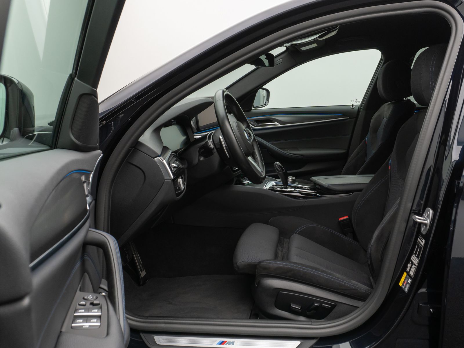 Fahrzeugabbildung BMW 520e M Sport Kamera Laser HUD DAB HiFi Komfort
