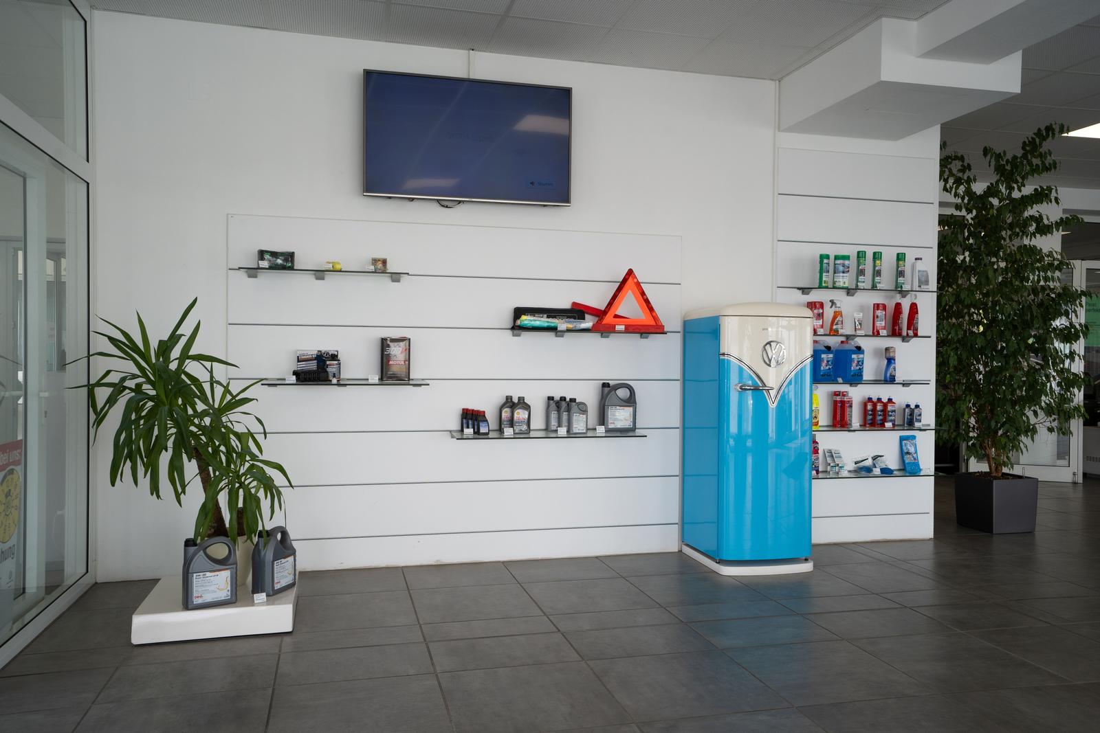 showroom-image-bottom
