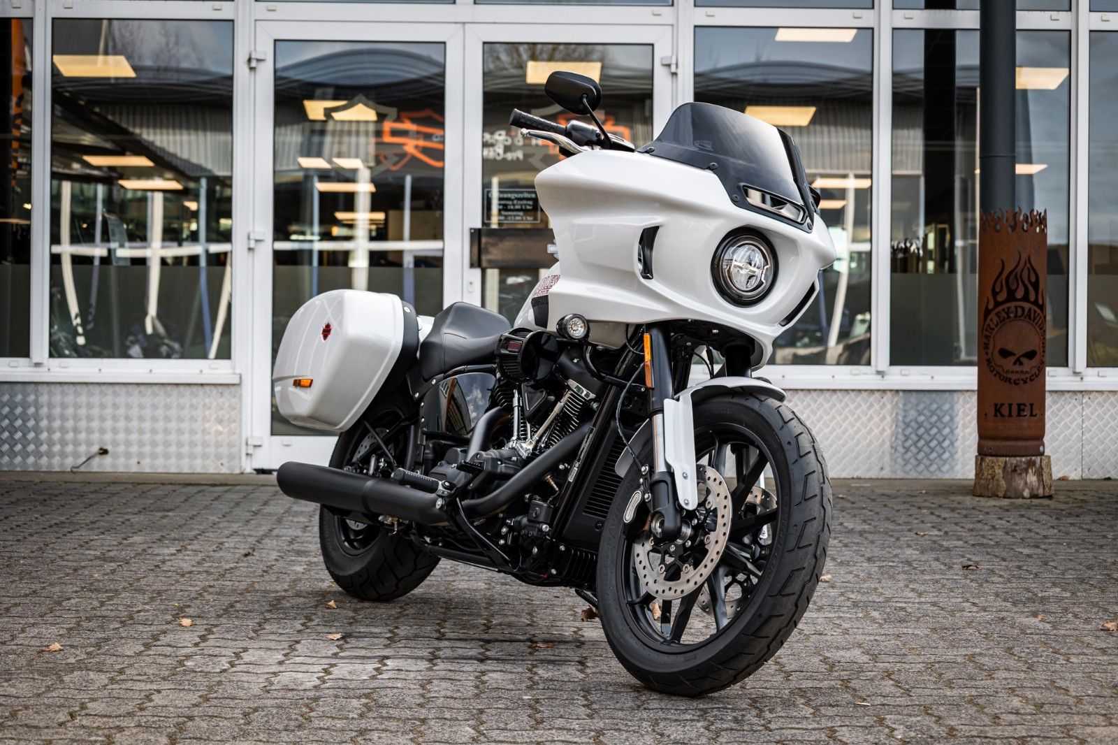 Fahrzeugabbildung Harley-Davidson FXLRST LOW RIDER ST 117 MY26