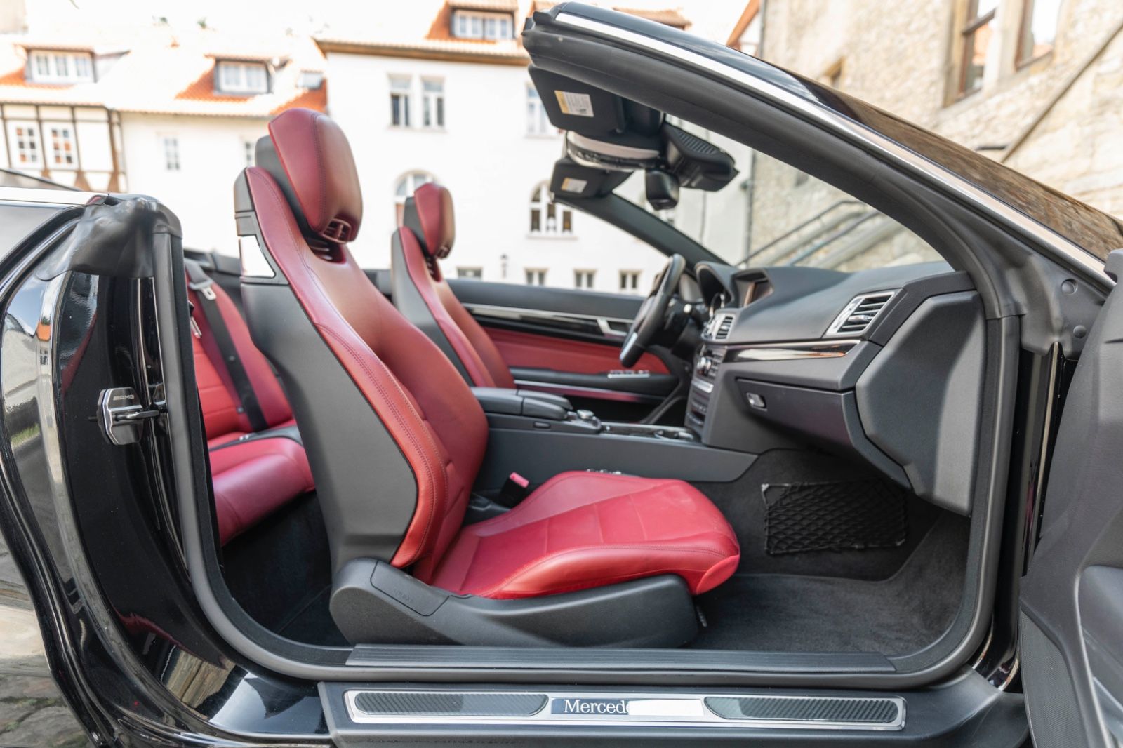 Fahrzeugabbildung Mercedes-Benz E 550 Cabriolet AMG-LINE ACC H&K LED KAM TOTW