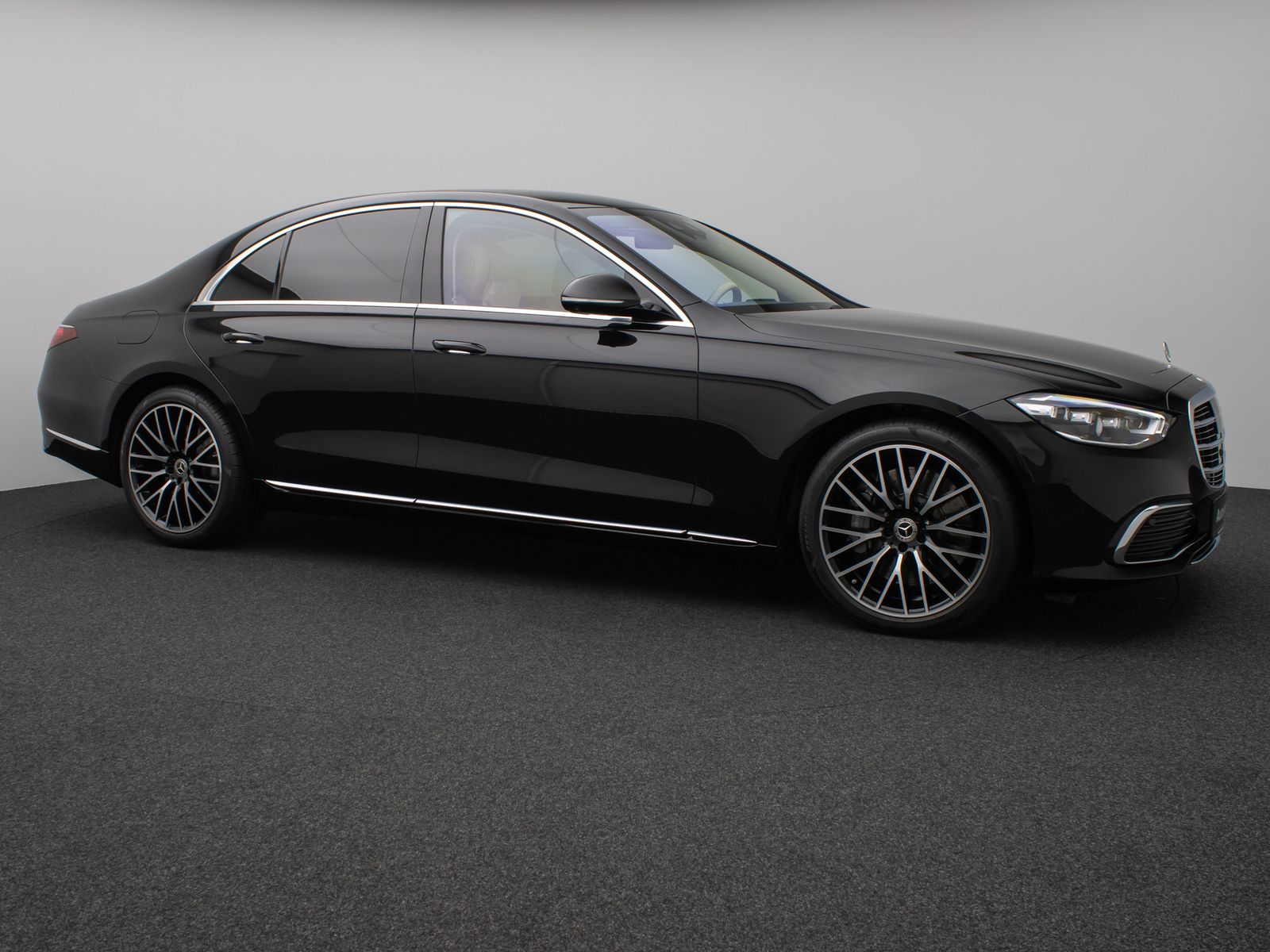 Fahrzeugabbildung Mercedes-Benz S 400d 4Matic HUD DAB 360° 9G-Tronic MBUX Ent.+