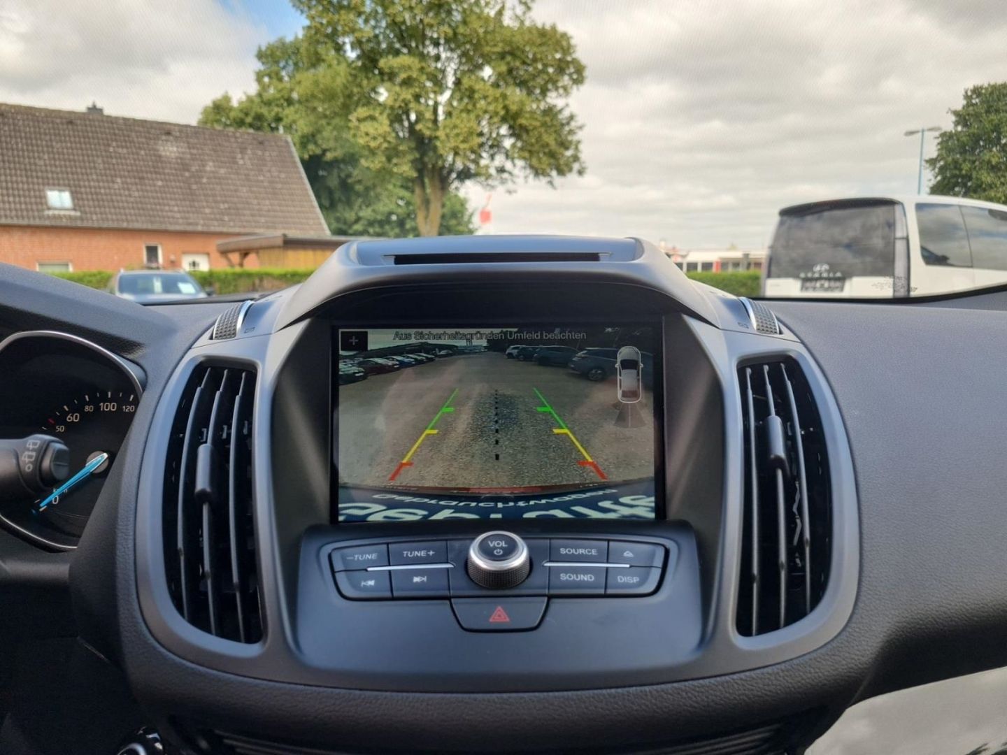 Fahrzeugabbildung Ford Kuga Titanium 1.5 AT Klima Rückfahrkamera PDC